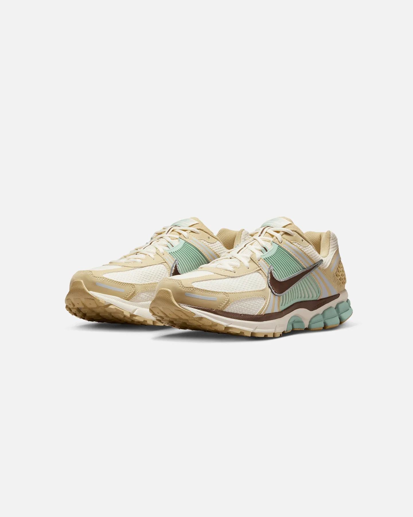 Reinforced Arch Bridge Secure Lace Loops Nike Zoom Vomero 5 Team Gold/Fauna Brown/Pale Ivory