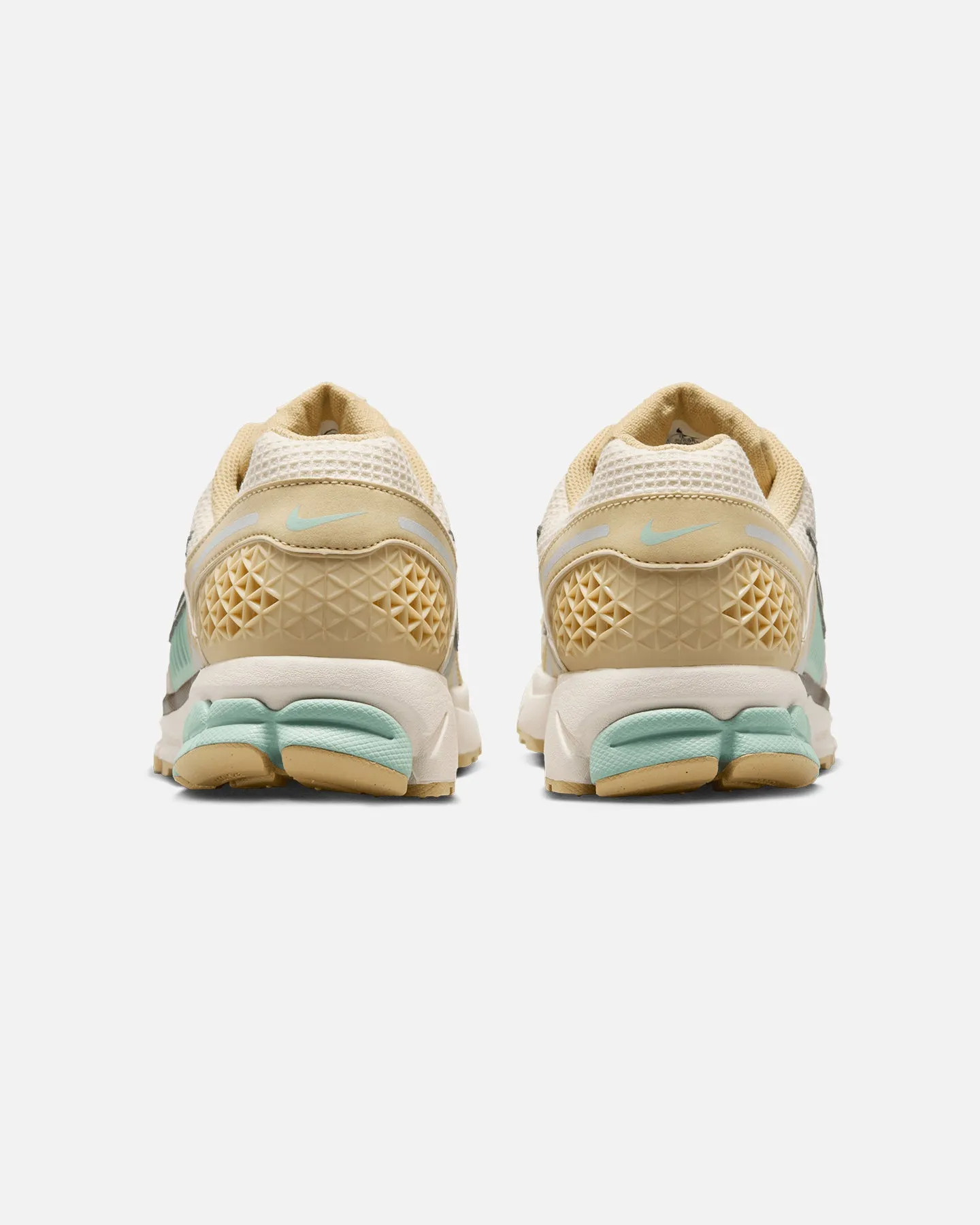 Nike Zoom Vomero 5 Team Gold/Fauna Brown/Pale Ivory Gym Performance