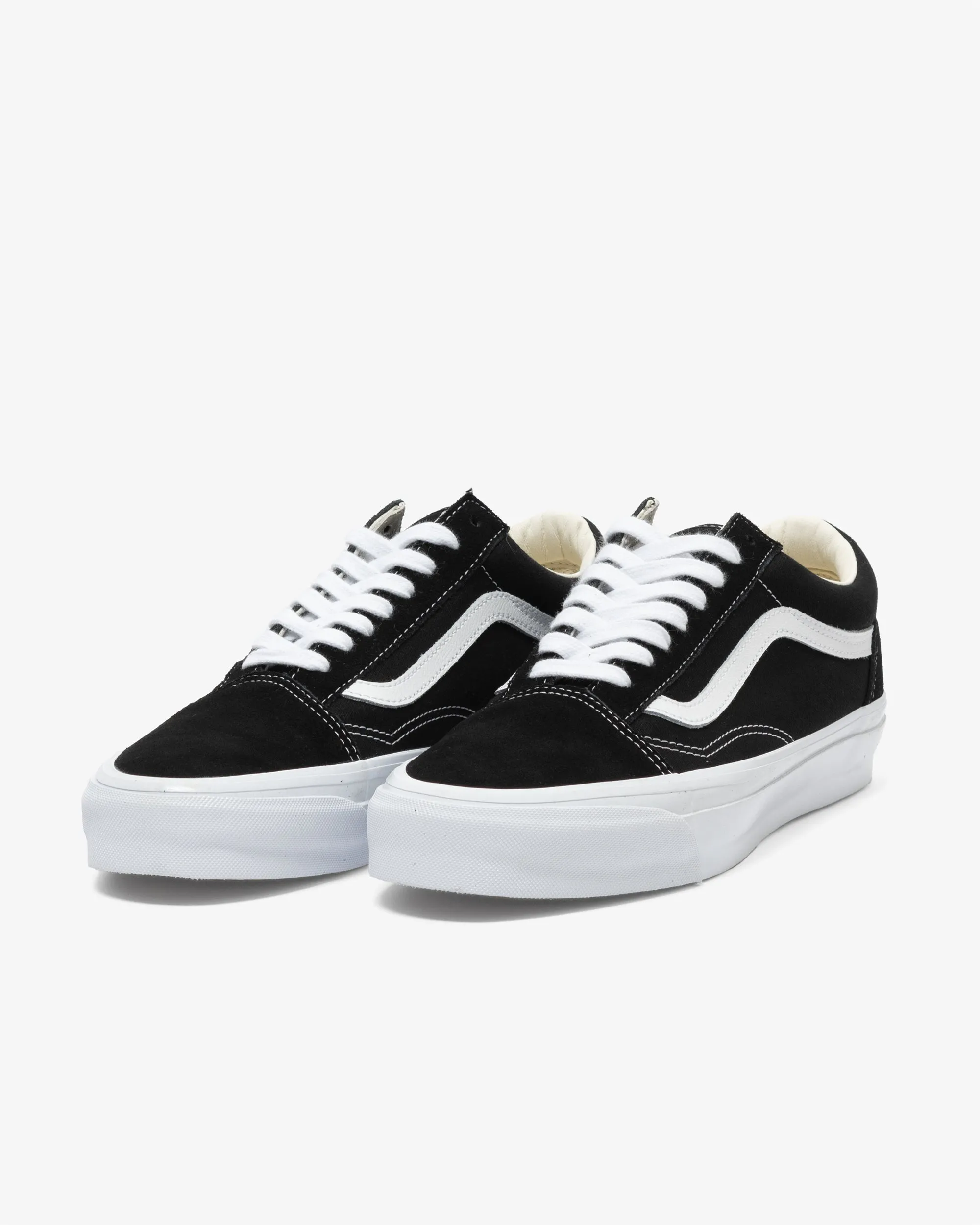 Old Skool 36 LX (Black/White) Motion control