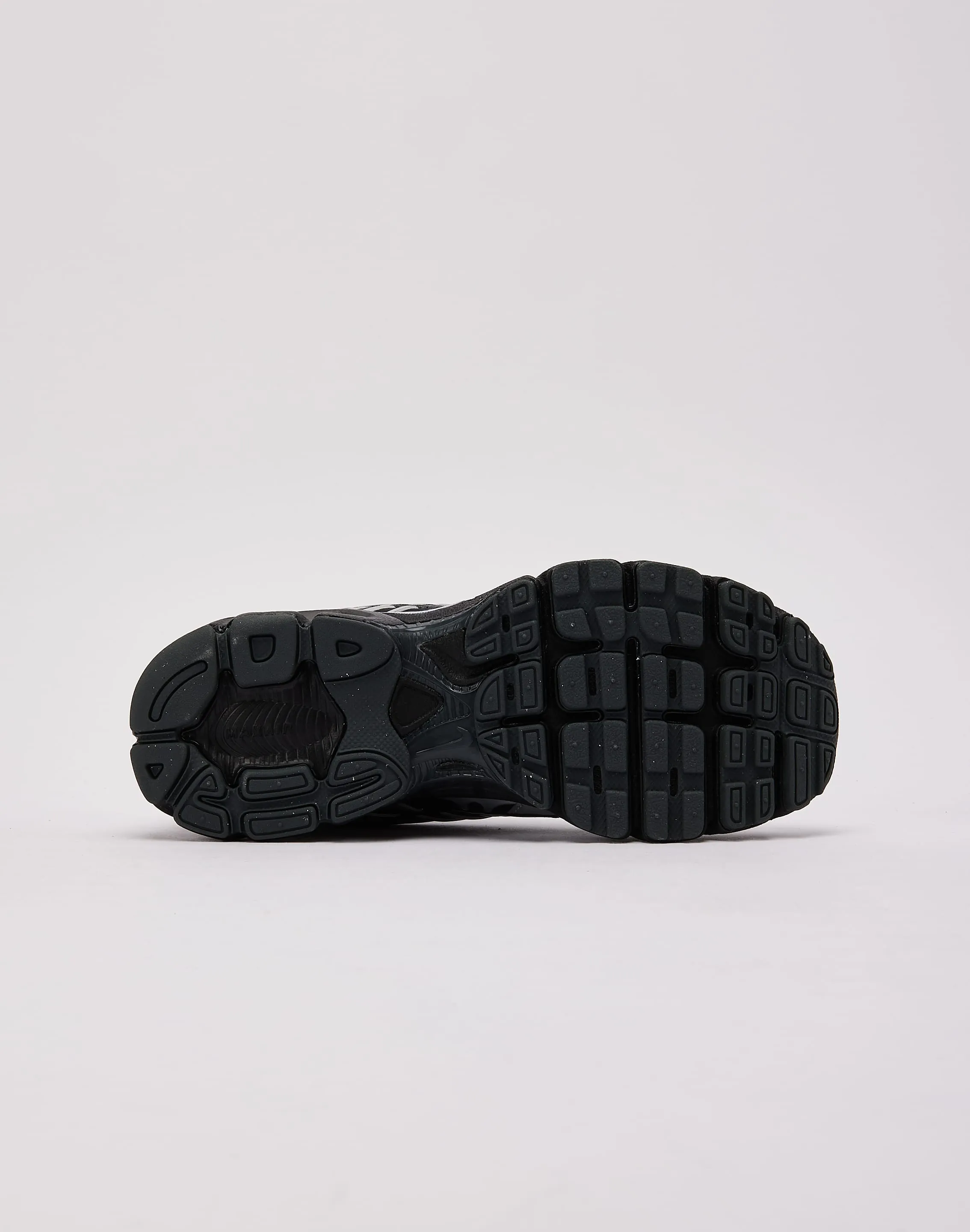 Nike Air Max Moto 2K Breathable fabric