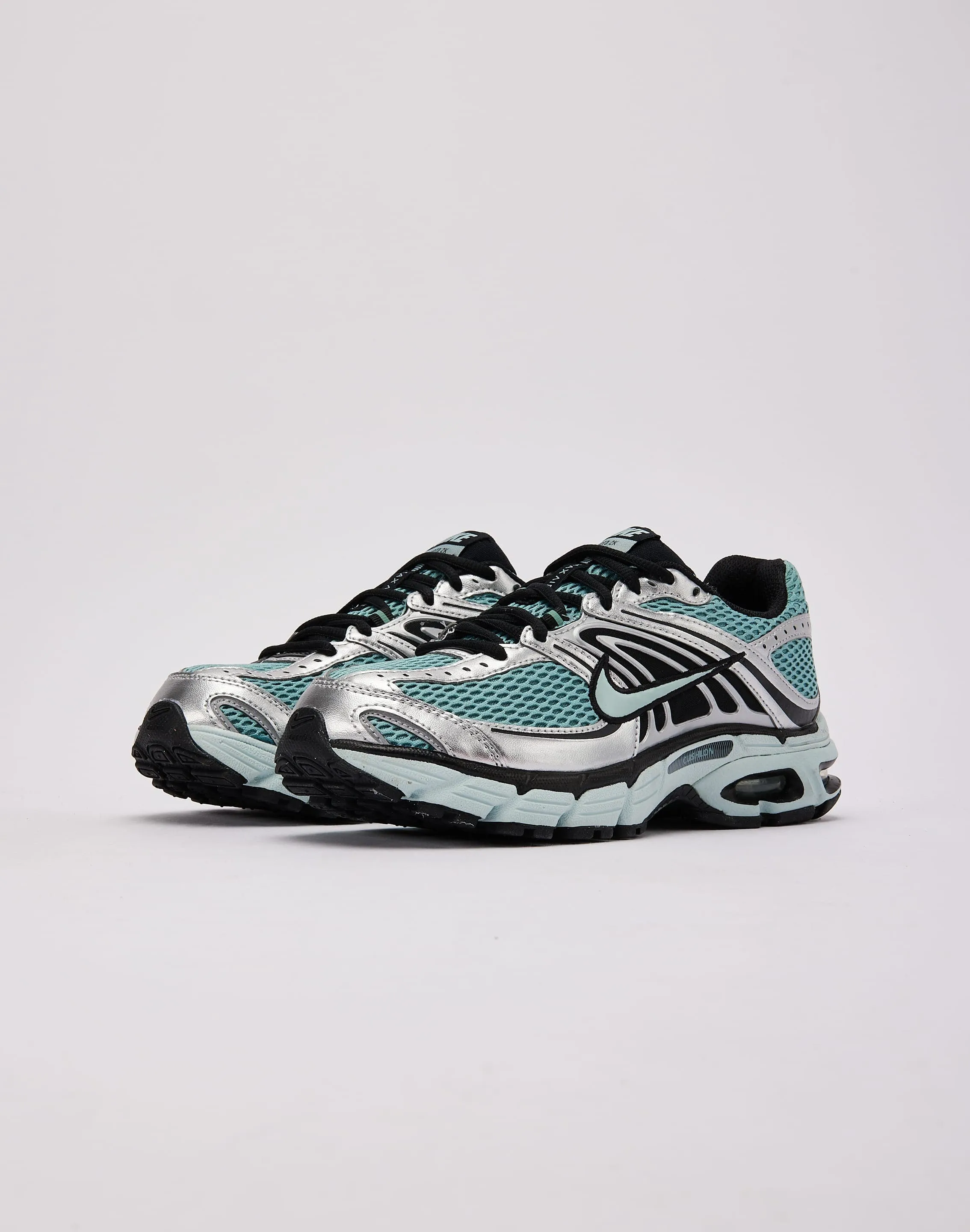 Obstacle course Nike Air Max Moto 2K