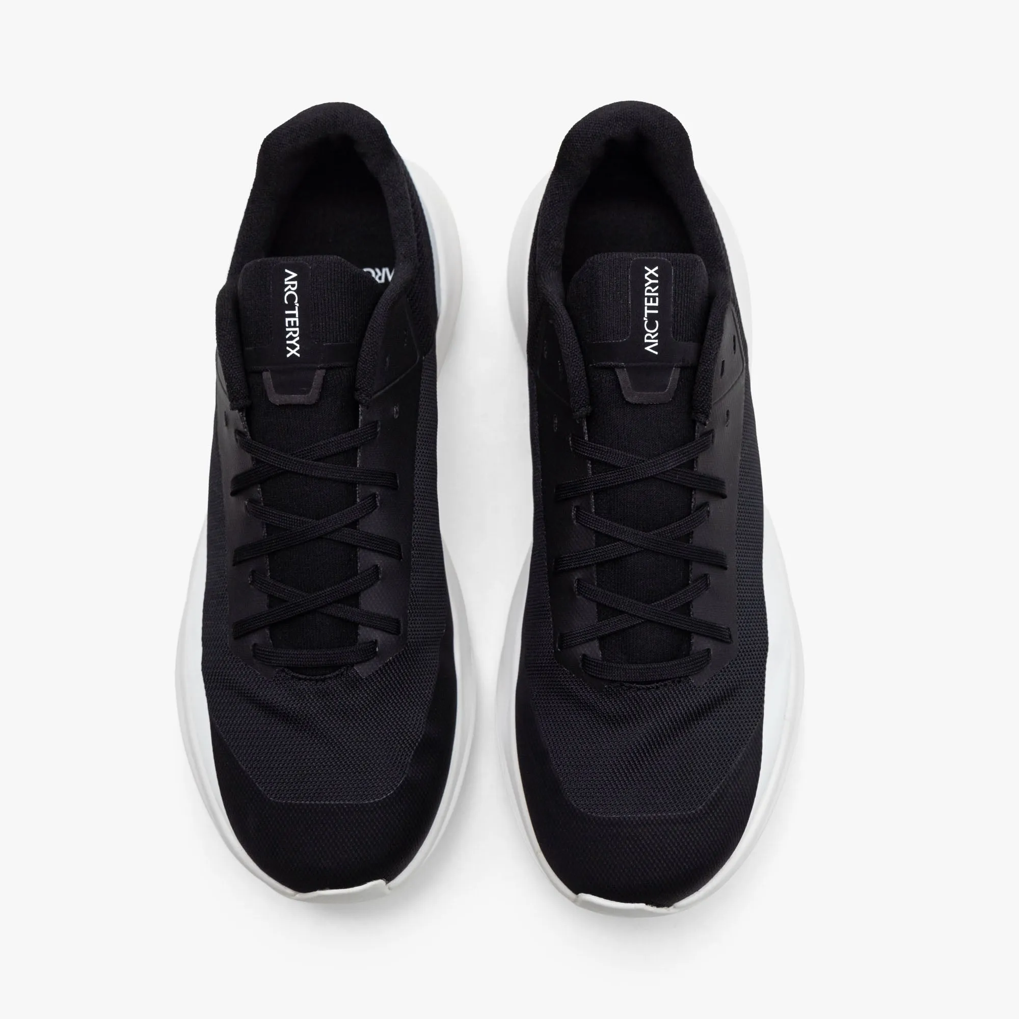 running on a synthetic track shoes marathon shoes Arc'teryx Norvan LD 4 Black / Arctic Silk