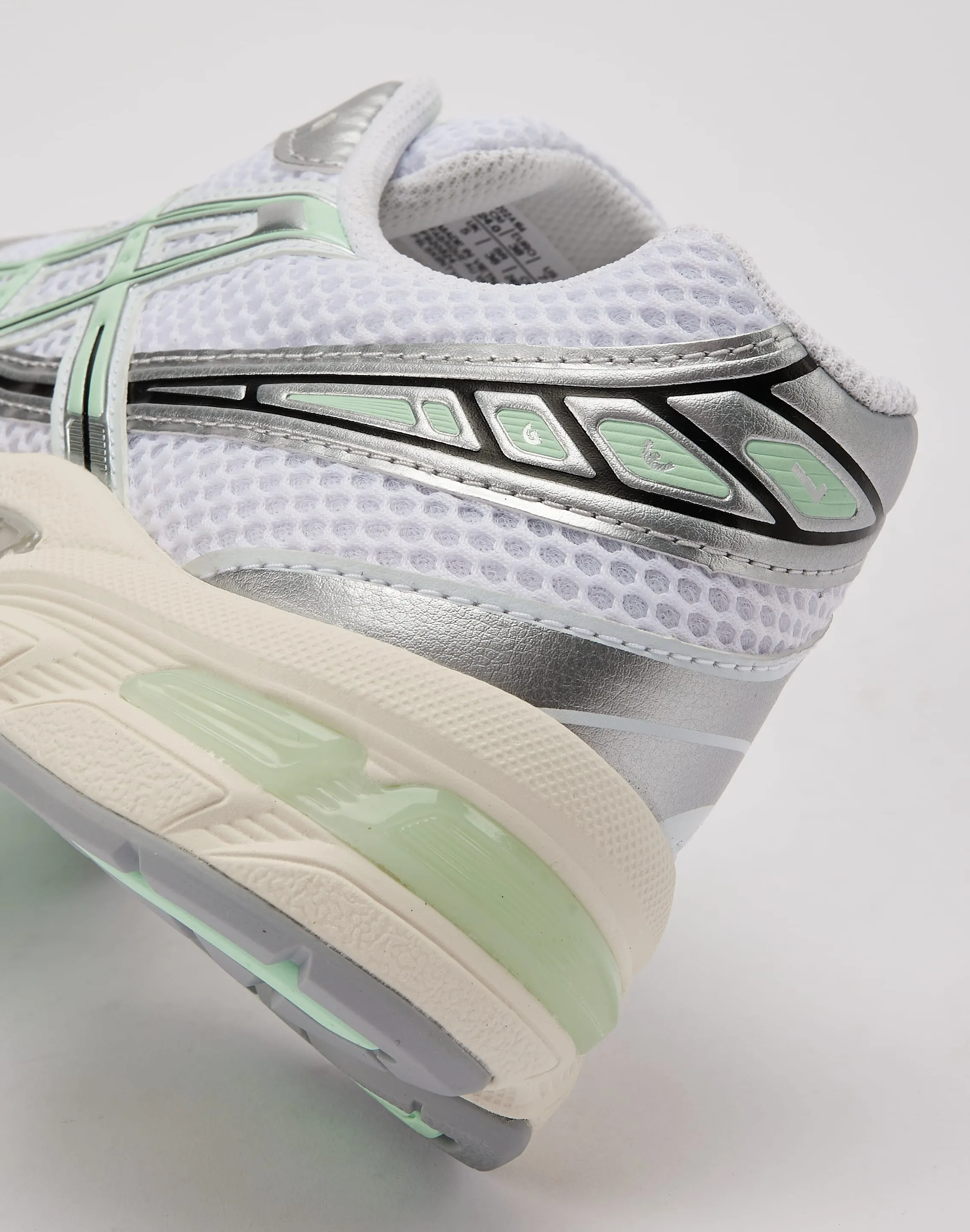 Asics  GEL-1130 running in a caldera area shoes