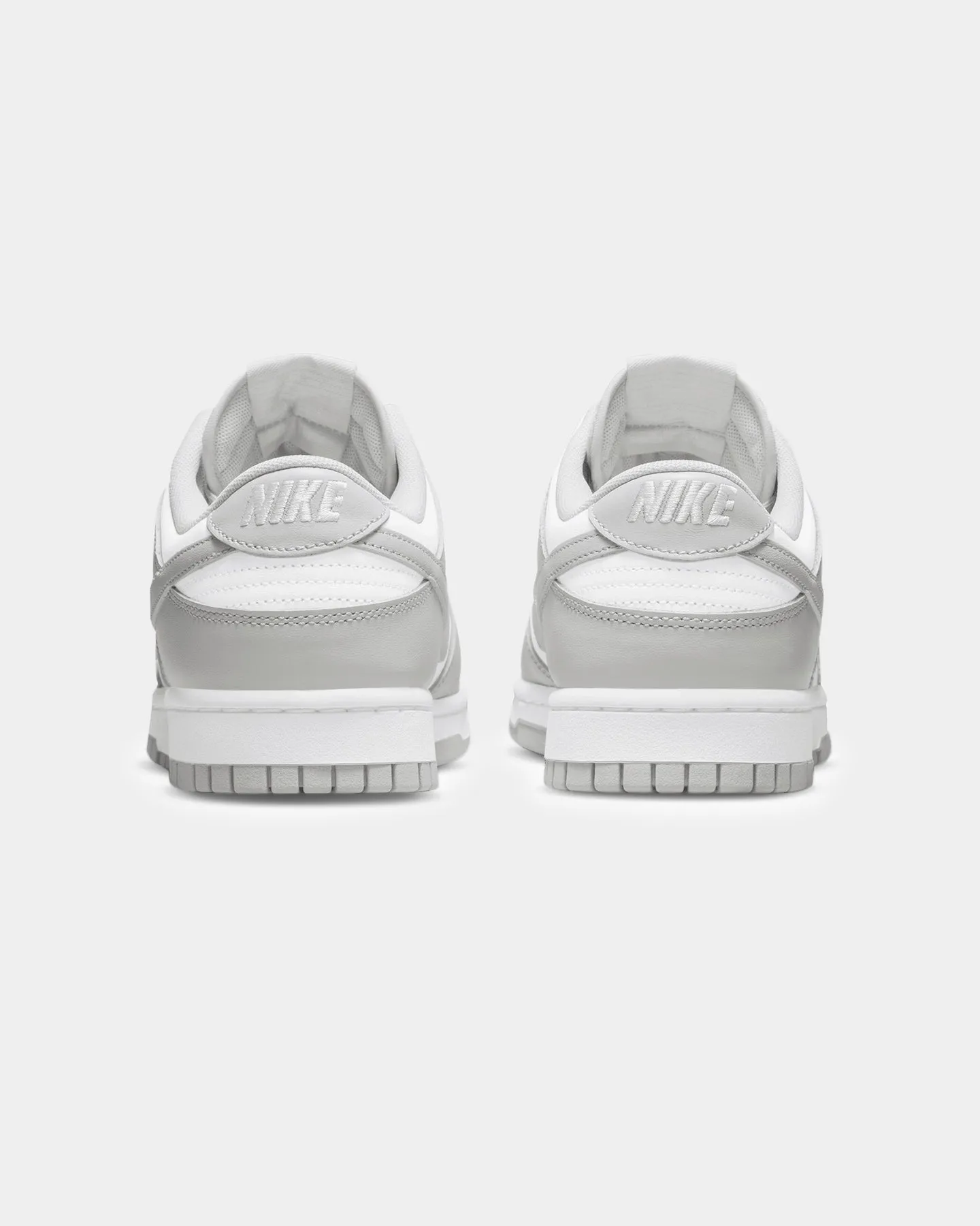 Walking Nike Dunk Low Retro "Grey Fog" White/Grey Fog