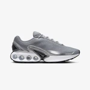 Nike | AIR MAX DN { METALLIC SILVER/METALLIC SILVER-WHITE Travel Step