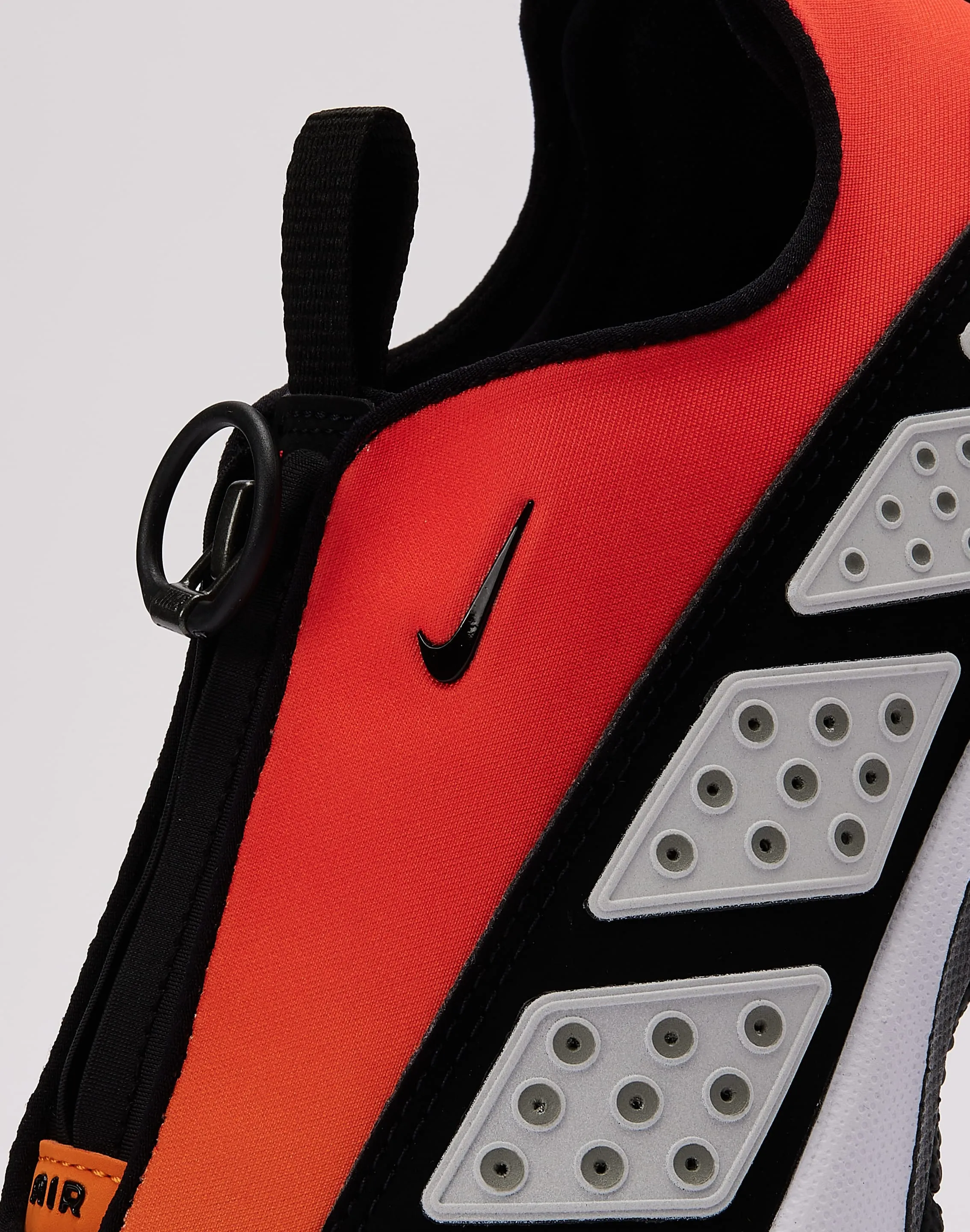 Nike Air Max SNDR 'Bright Crimson' urban - running confidence building