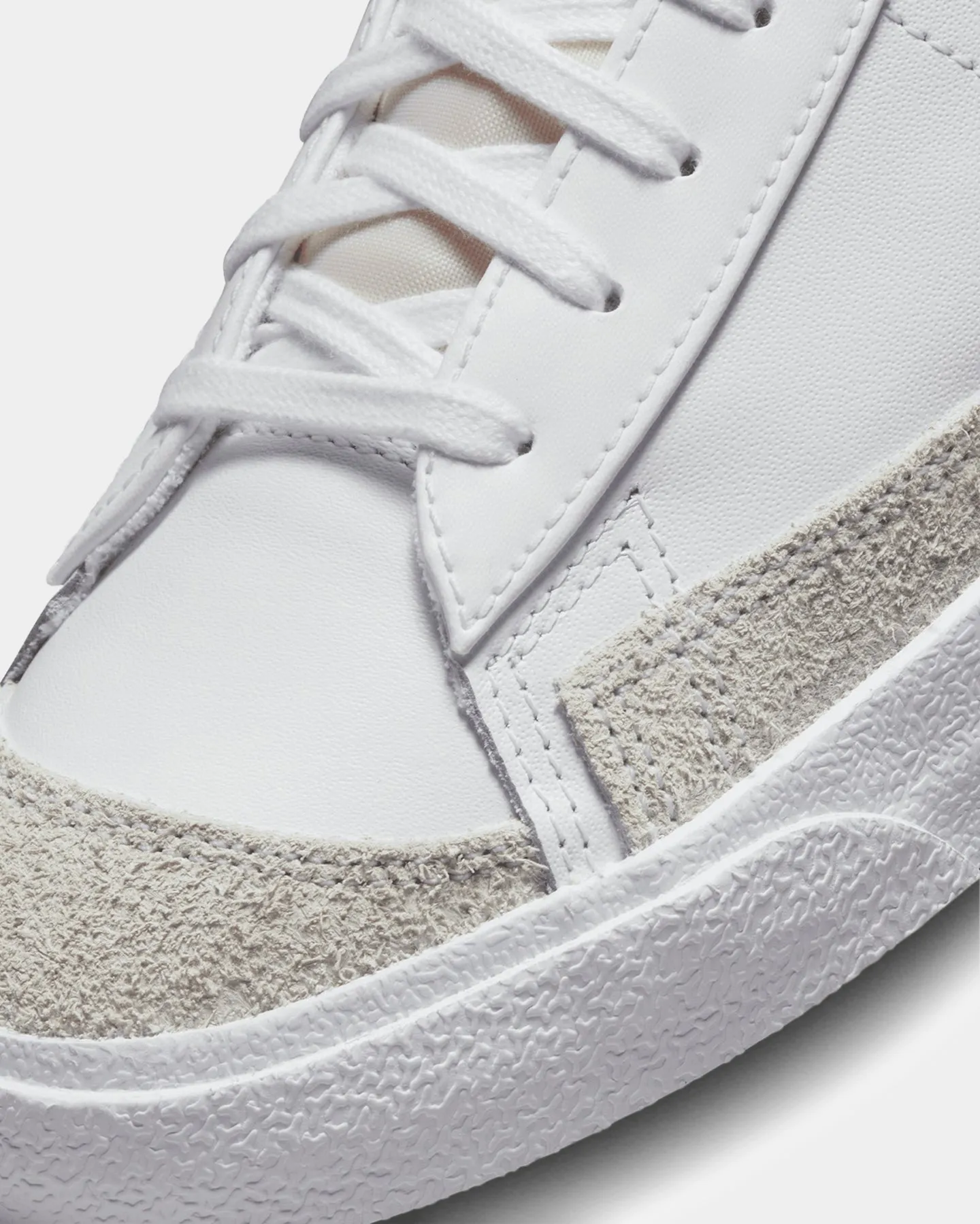 Nike Blazer Mid '77 Vintage White/Picante Red Gold Tone