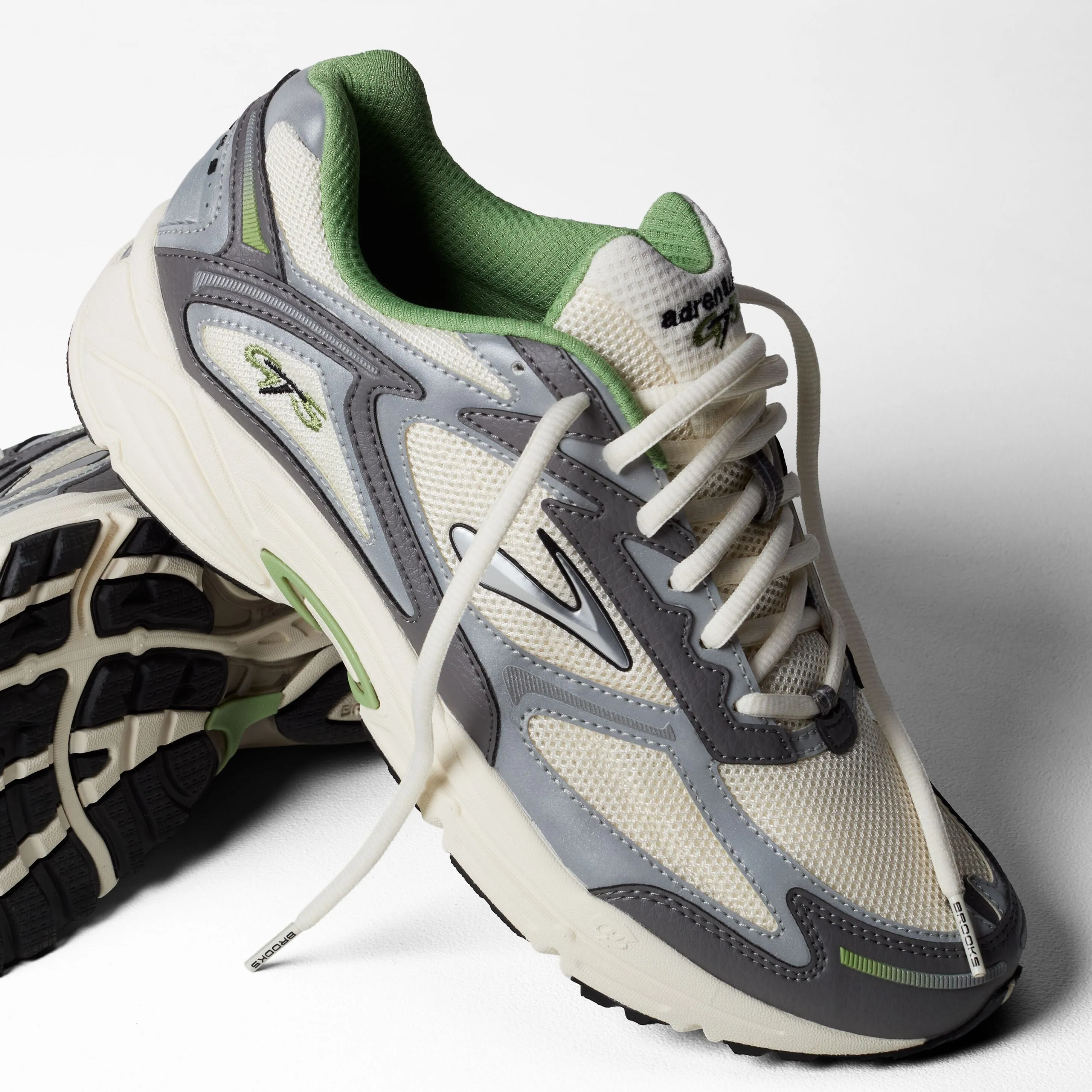 Space Vibe Brooks Adrenaline GTS 4