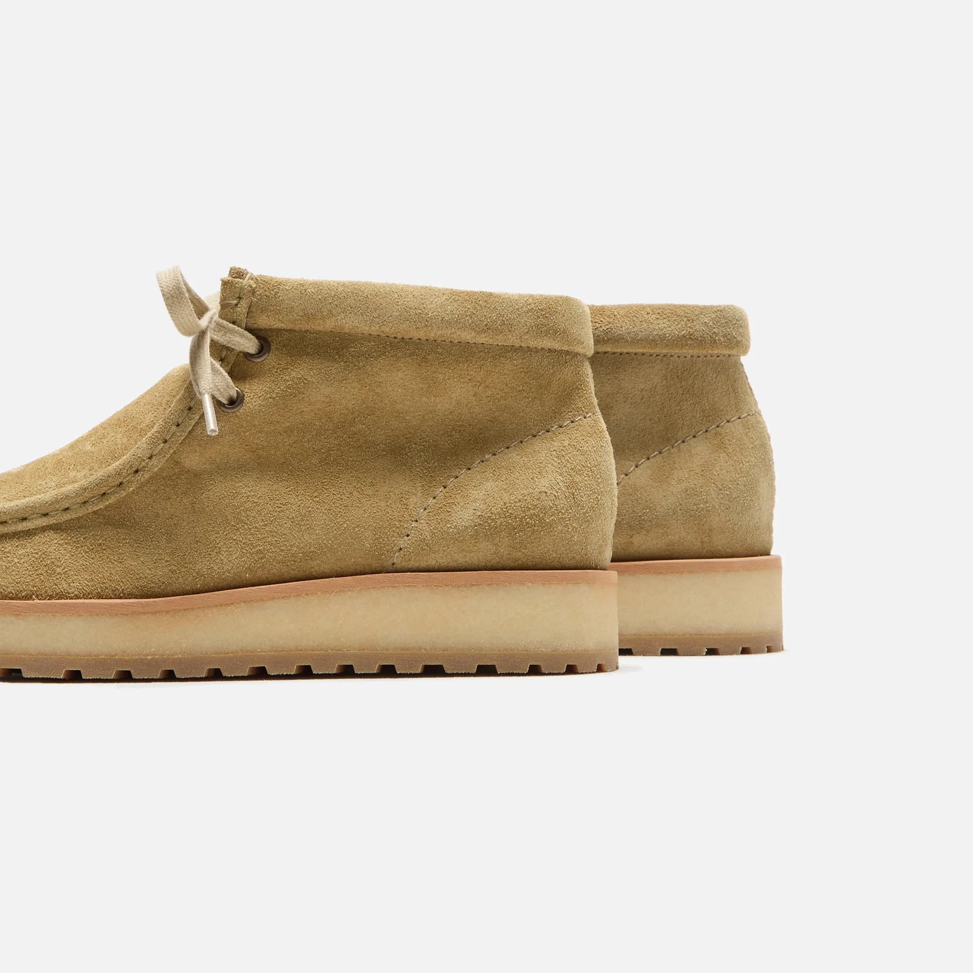Grippy Outsole Trail Exploration Breathable Support Clarks Wallabee Scout - Dark / Sand / Suede