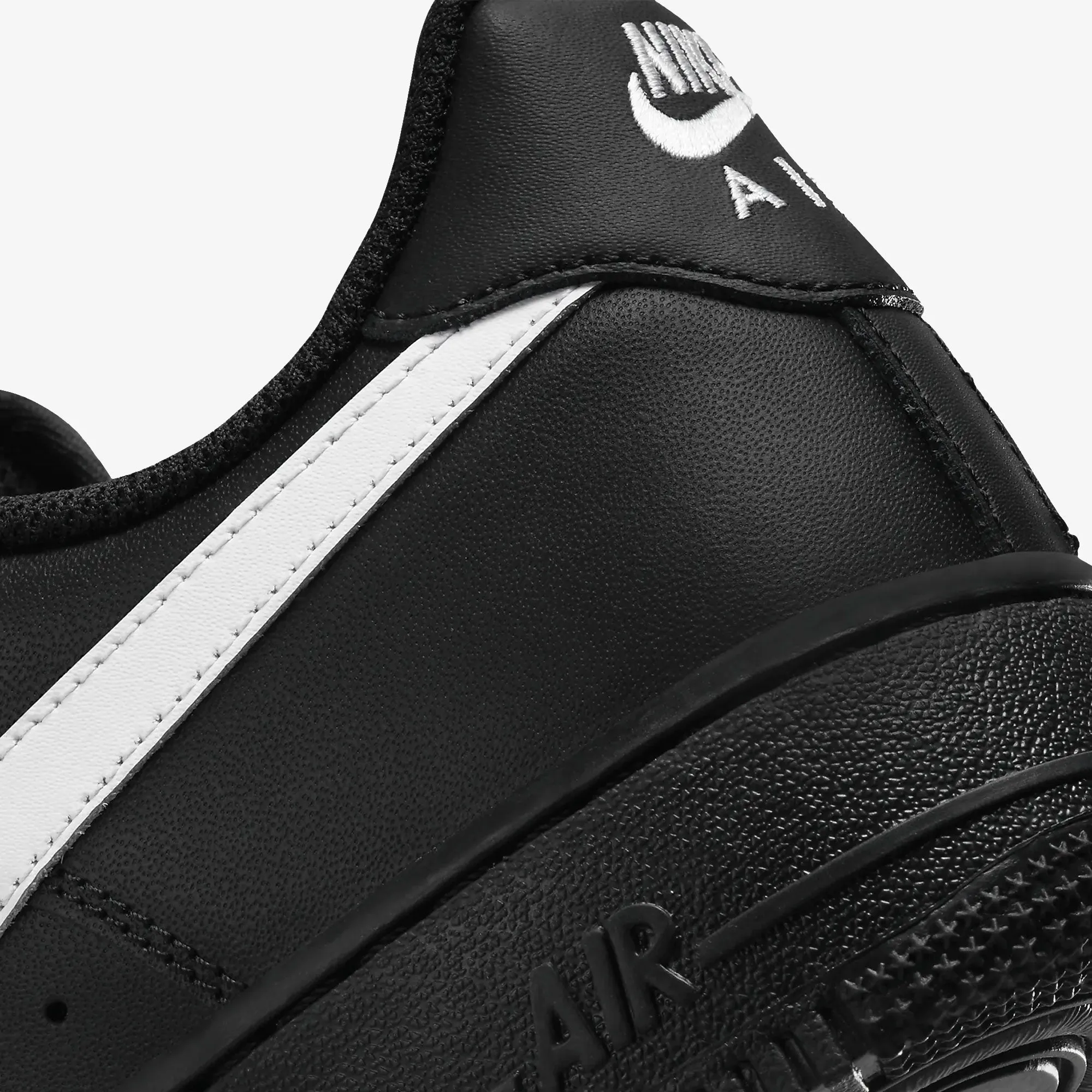 NIKE | AIR FORCE 1 '07 { BLACK/WHITE-BLACK Adaptive Landing Pad System Arch Support System