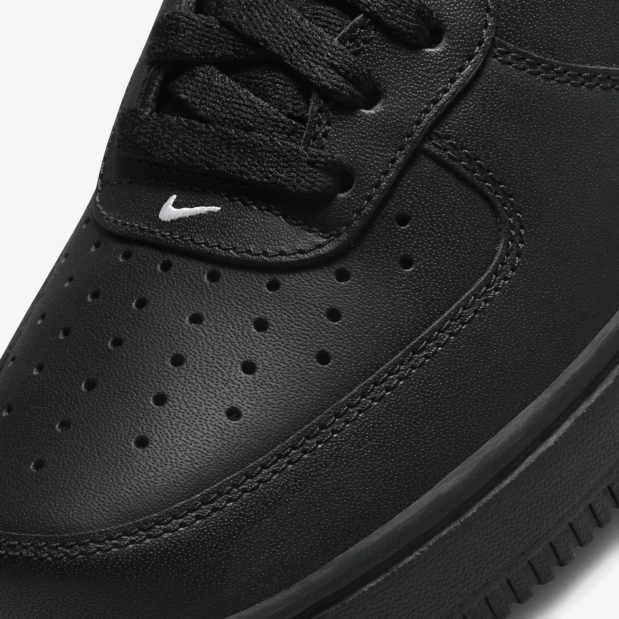 Weekend Casual NIKE | AIR FORCE 1 '07 { BLACK/WHITE-BLACK