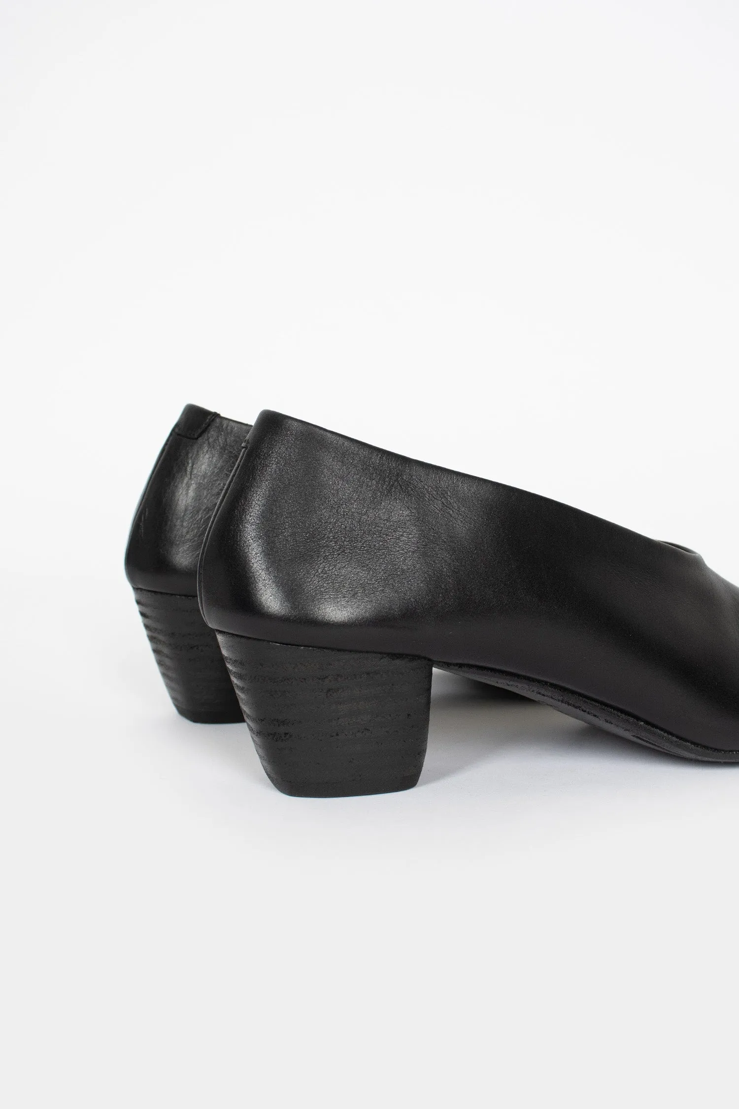 Coltello Pump Black Yoga Base