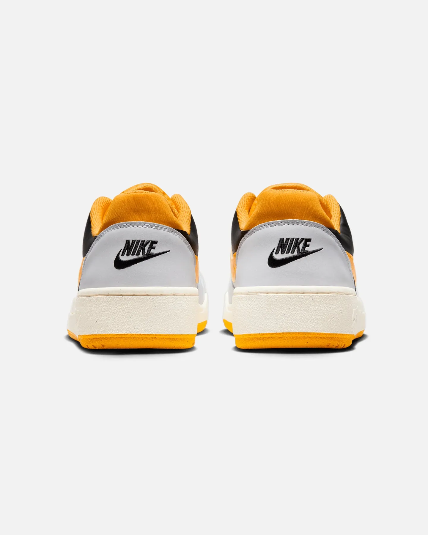 Dust Free Step Tall Nike Full Force Low White/Gold