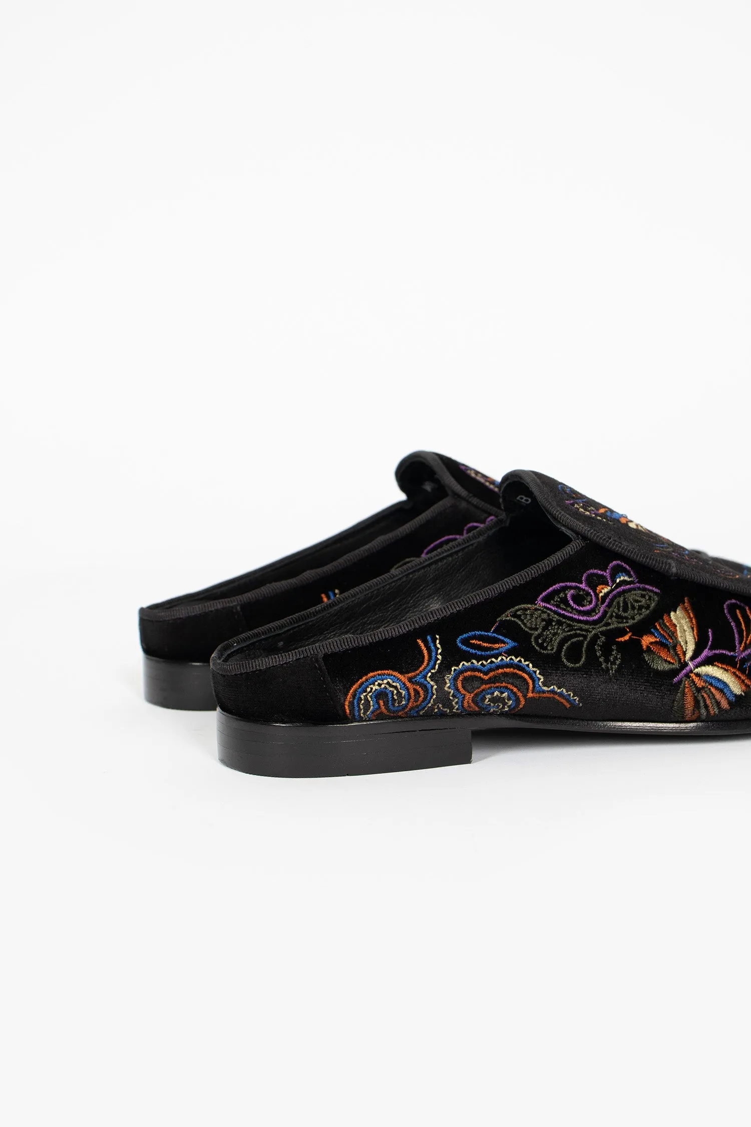 Velvet Mule Black/Papillon Embroidery Hill Tough Style Base