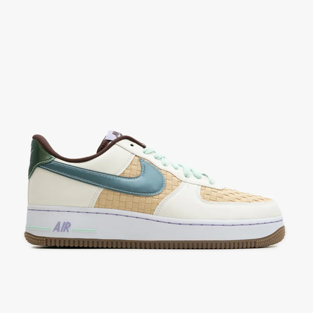 Ankle Room Canvas Construction Nike Air Force 1 Retro QS Summit White / Glacier Blue