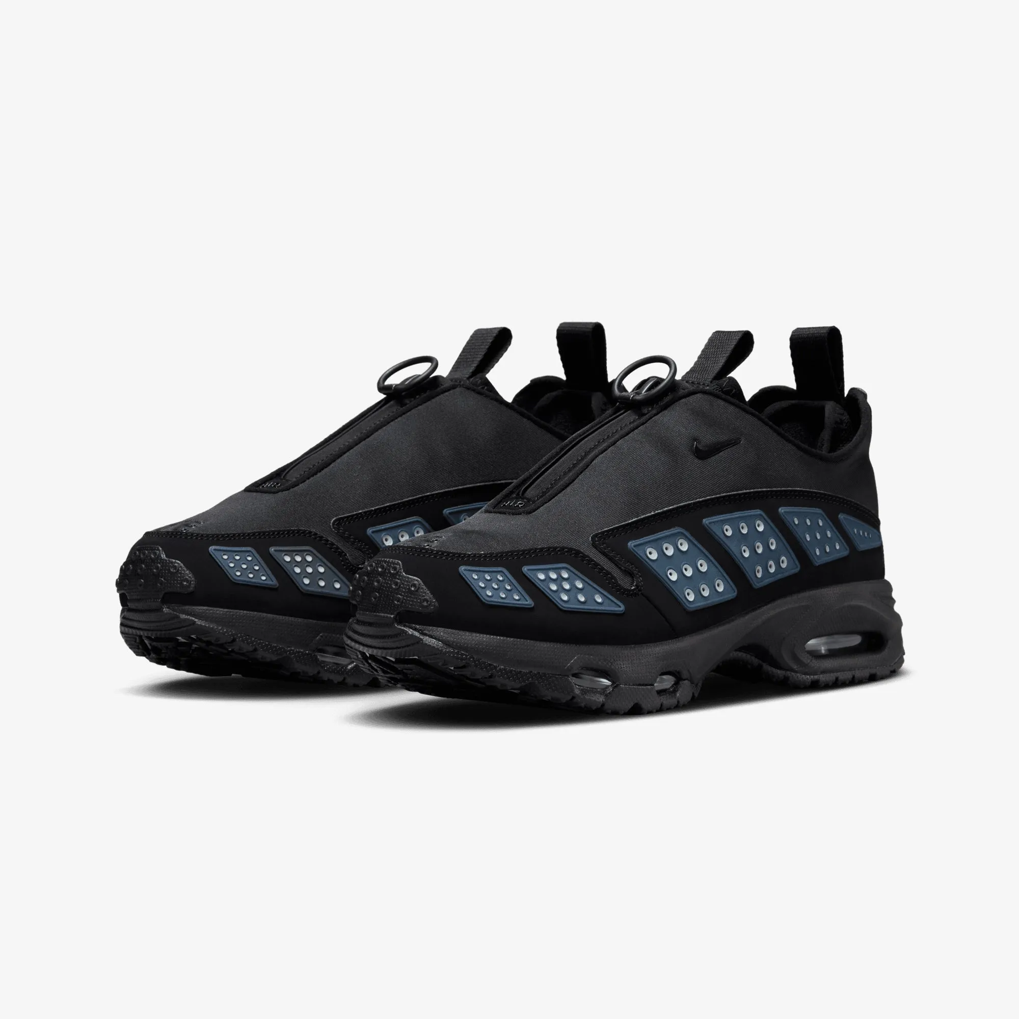 NIKE | AIR MAX SNDR { BLACK & SILVER Active Days Move Smart