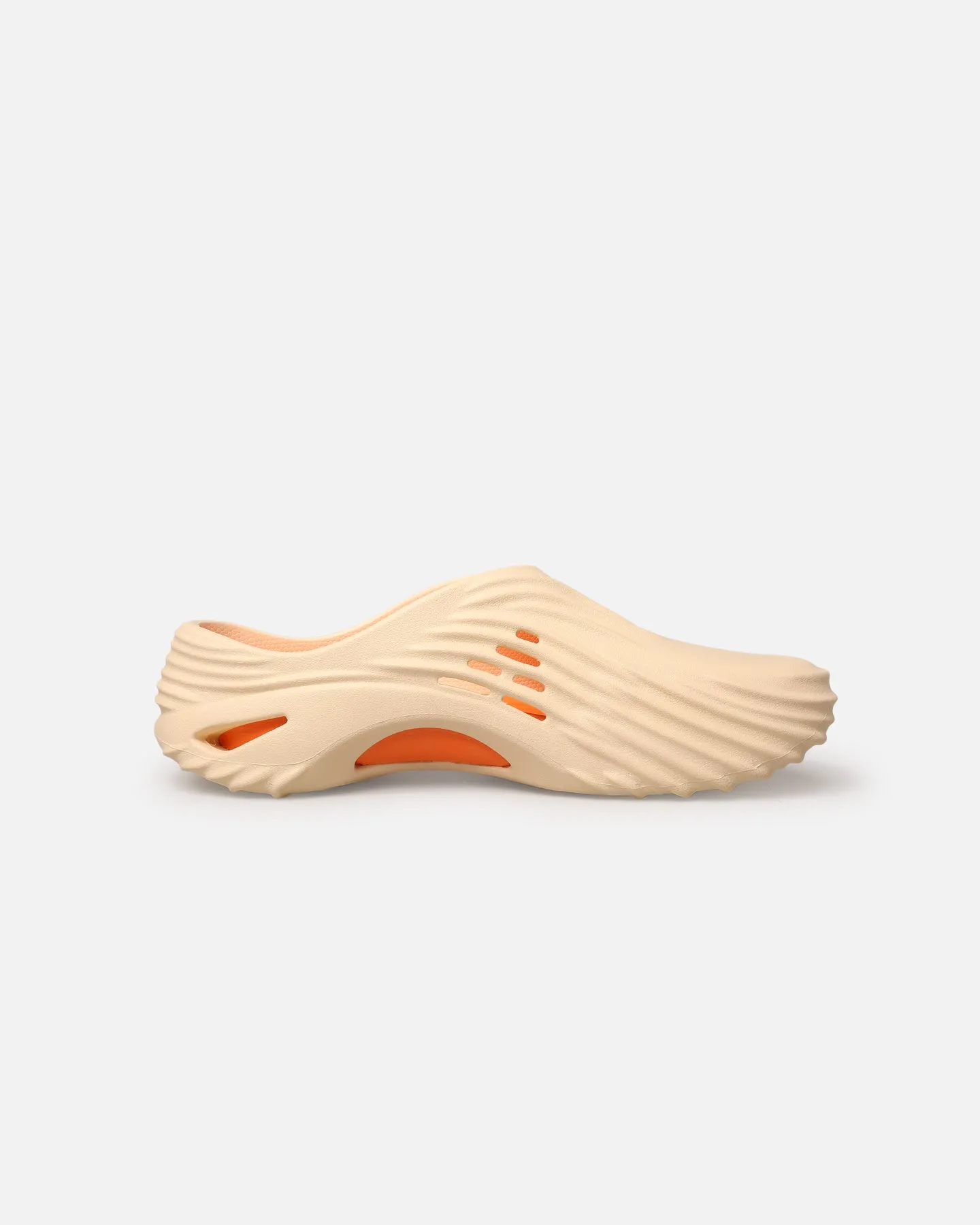 Crocs Echo Wave Vanilla Synthetic Performance