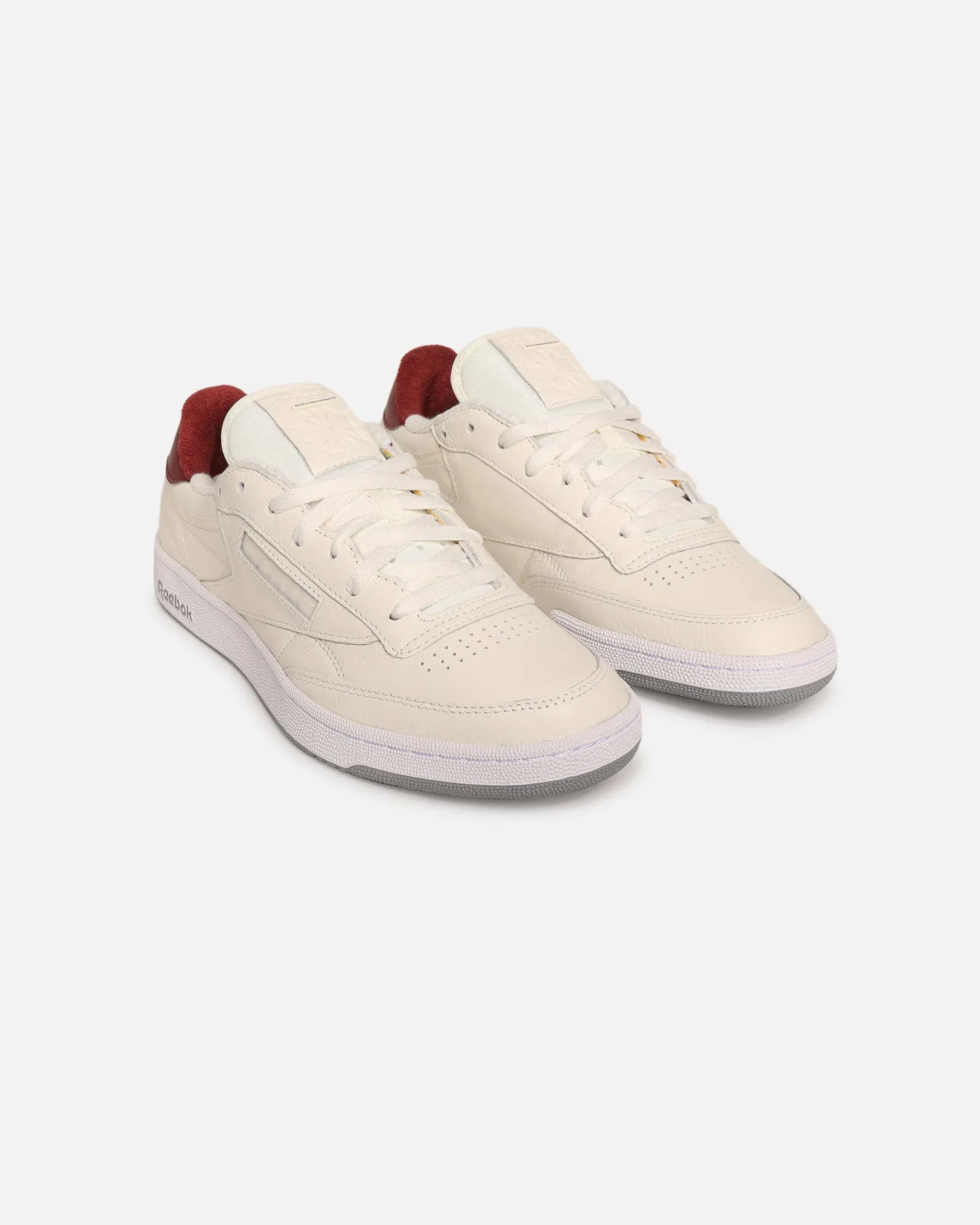 Tailored arch Reebok Club C 85 Vintage White/Burgundy