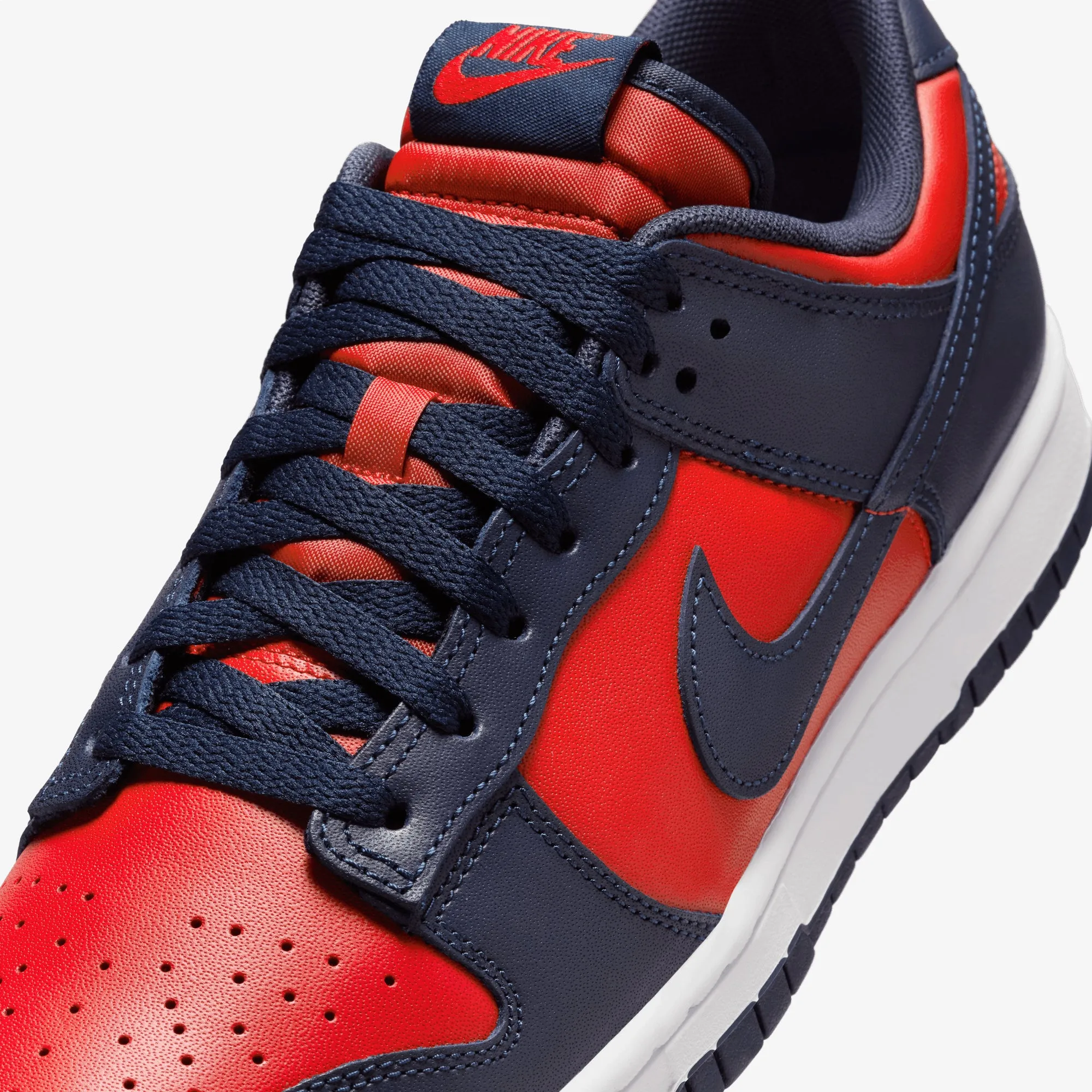 NIKE | DUNK LOW RETRO { UNIVERSITY RED/OBSIDIAN-WHITE Functional Wear