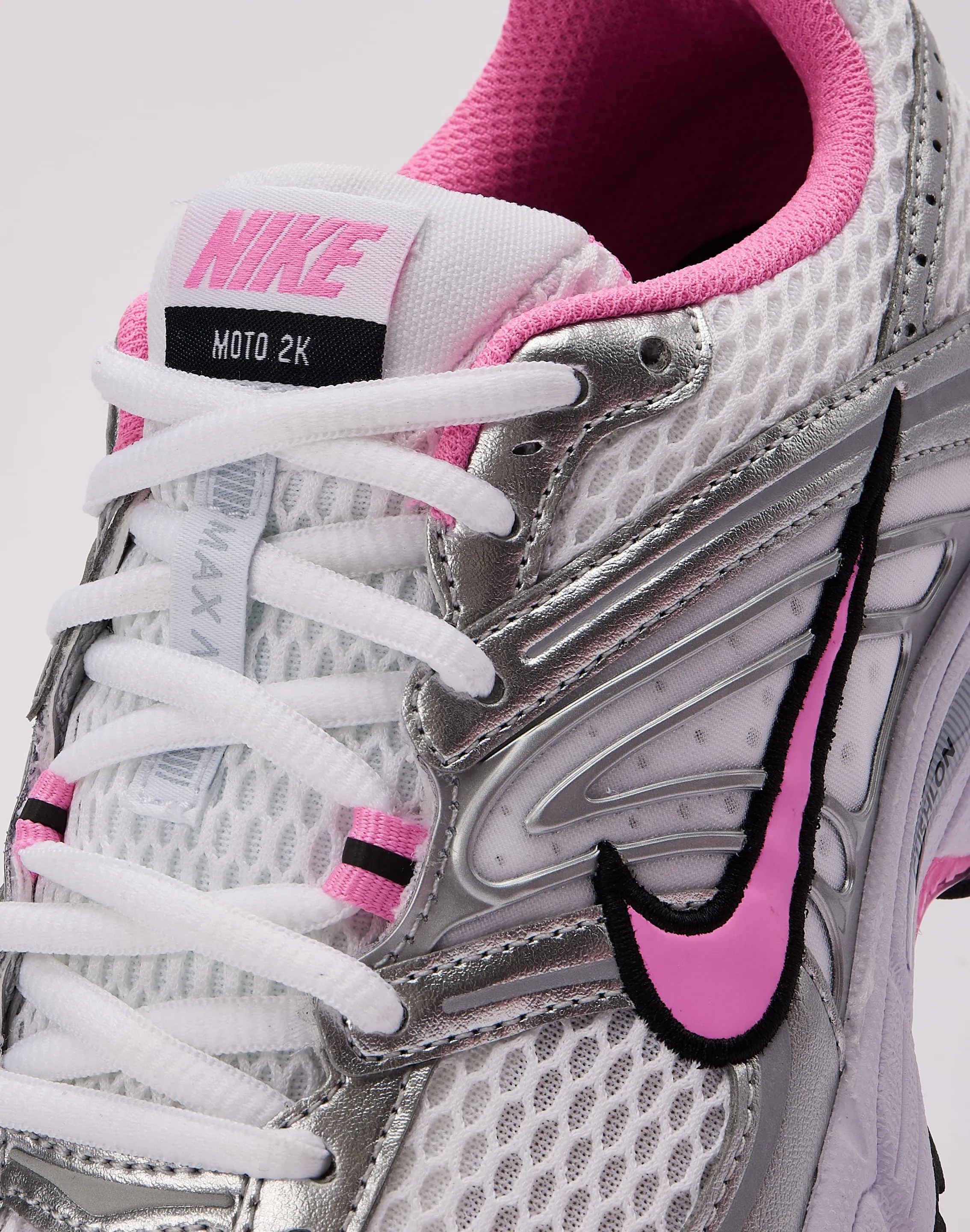 Shock - absorbing midsole Rollbar technology Nike Air Max Moto 2K