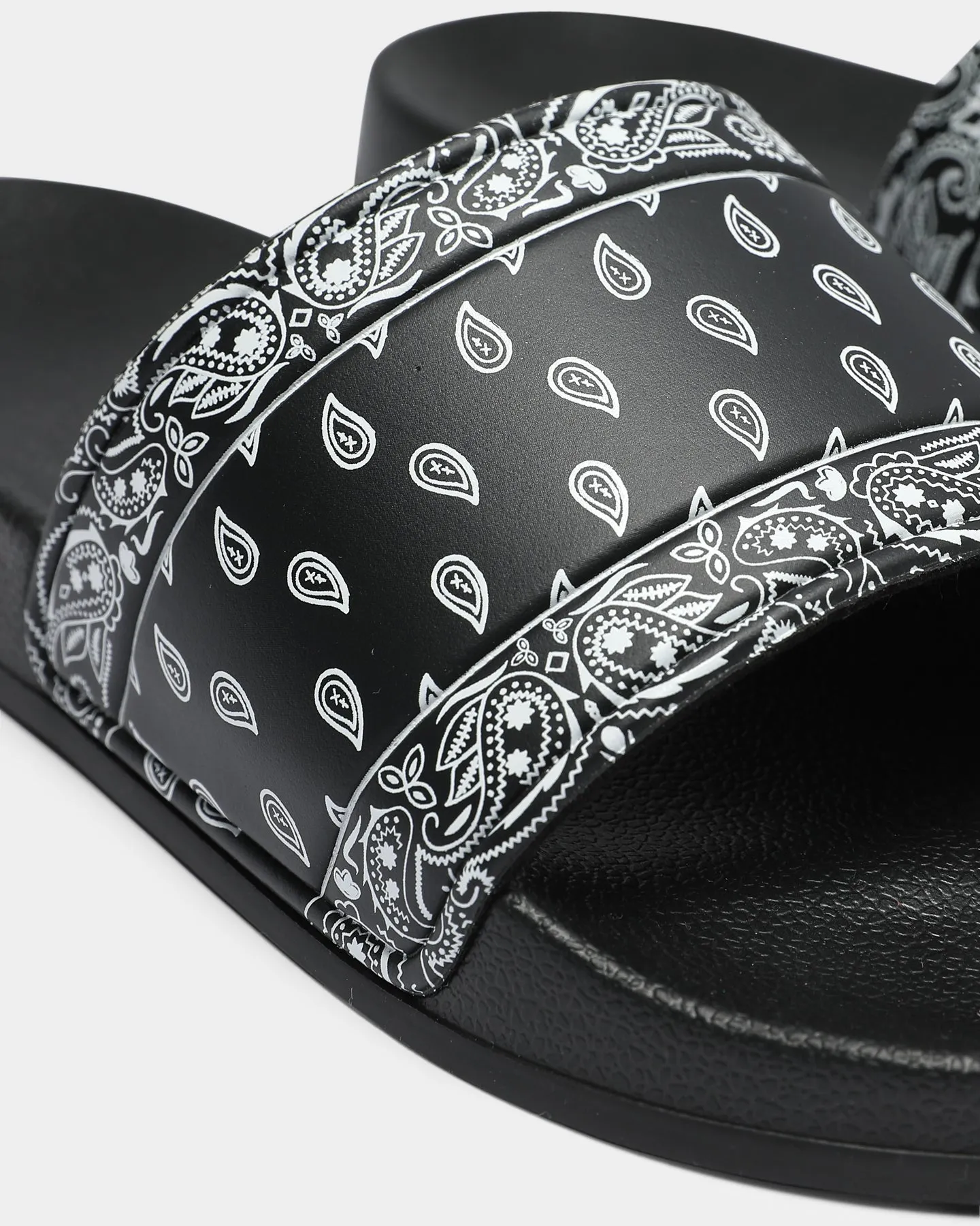 Short Trip Goat Crew Bandana Slide Black/White