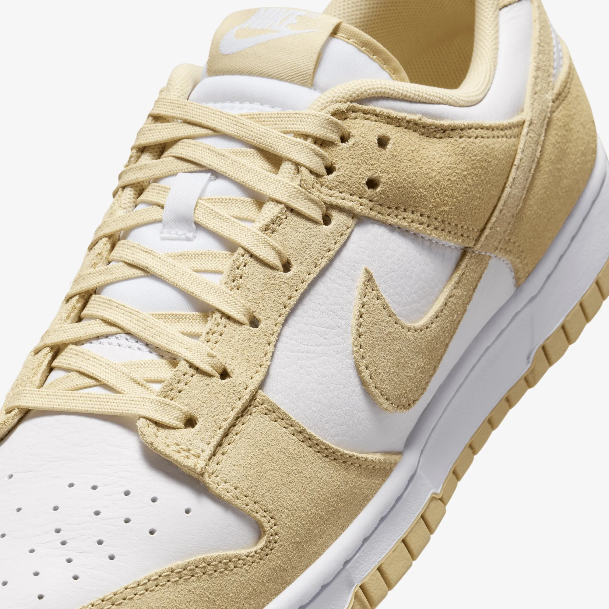 NIKE | DUNK LOW RETRO { WHITE/TM GOLD-WHITE Everyday Style