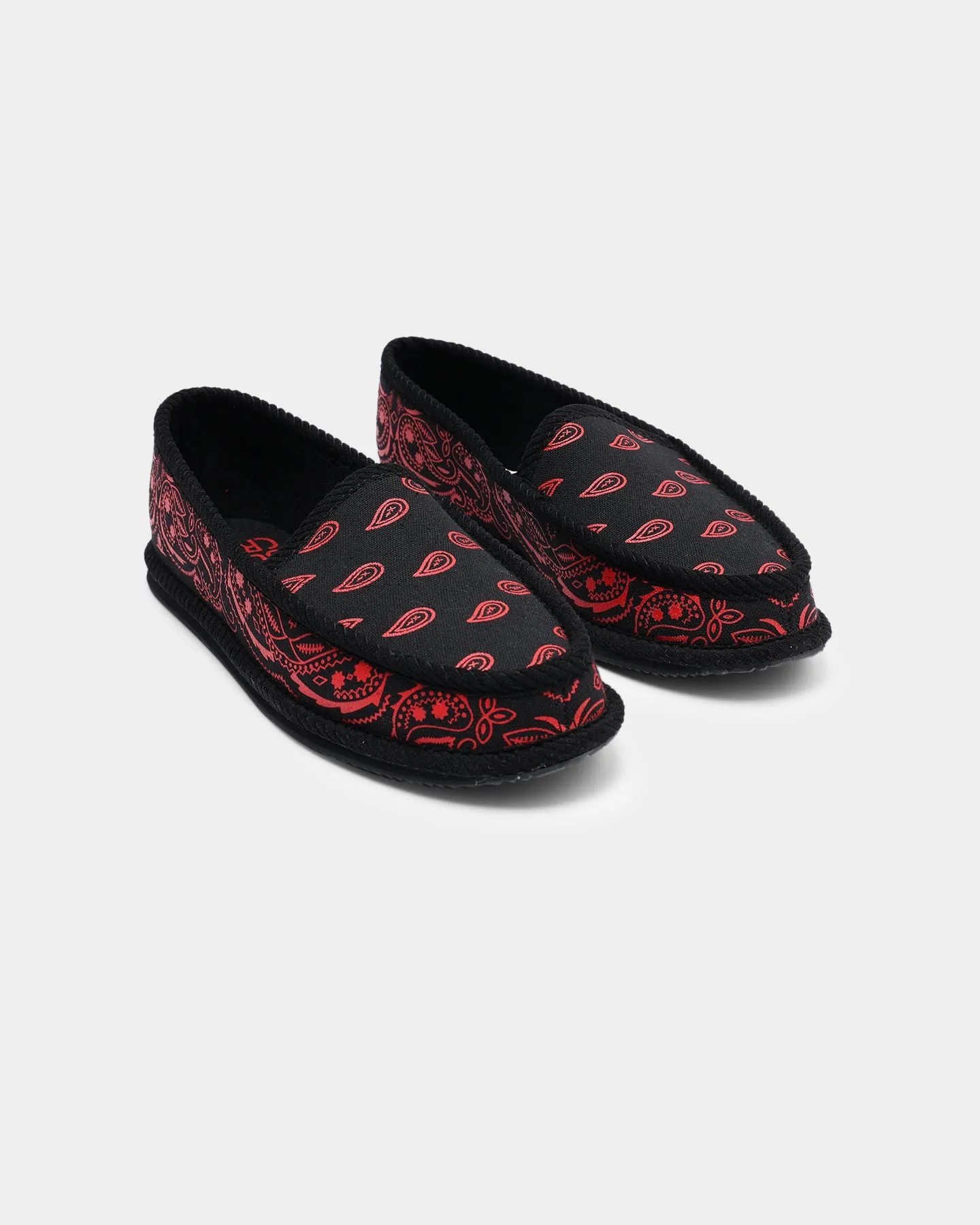 Memory Foam Wellness Seekers Goat Crew Bandana Slipper Black/Red