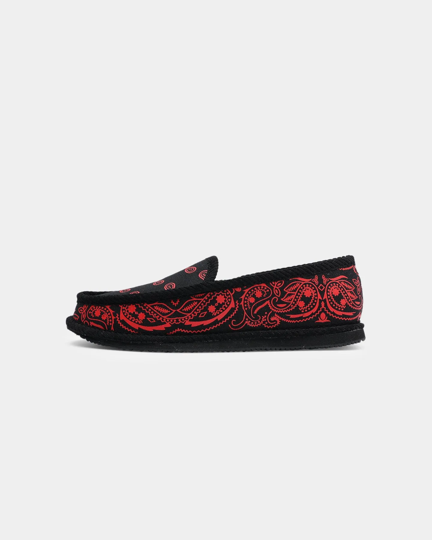 Goat Crew Bandana Slipper Black/Red Memory Foam Wellness Seekers