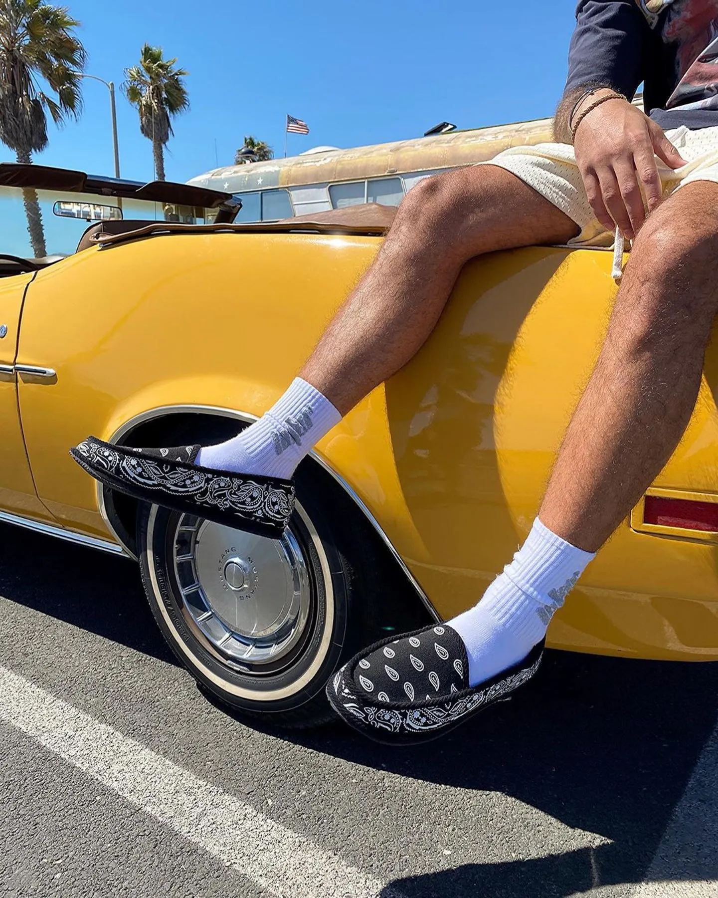 Smart Fit design Goat Crew Bandana Slipper Black/White