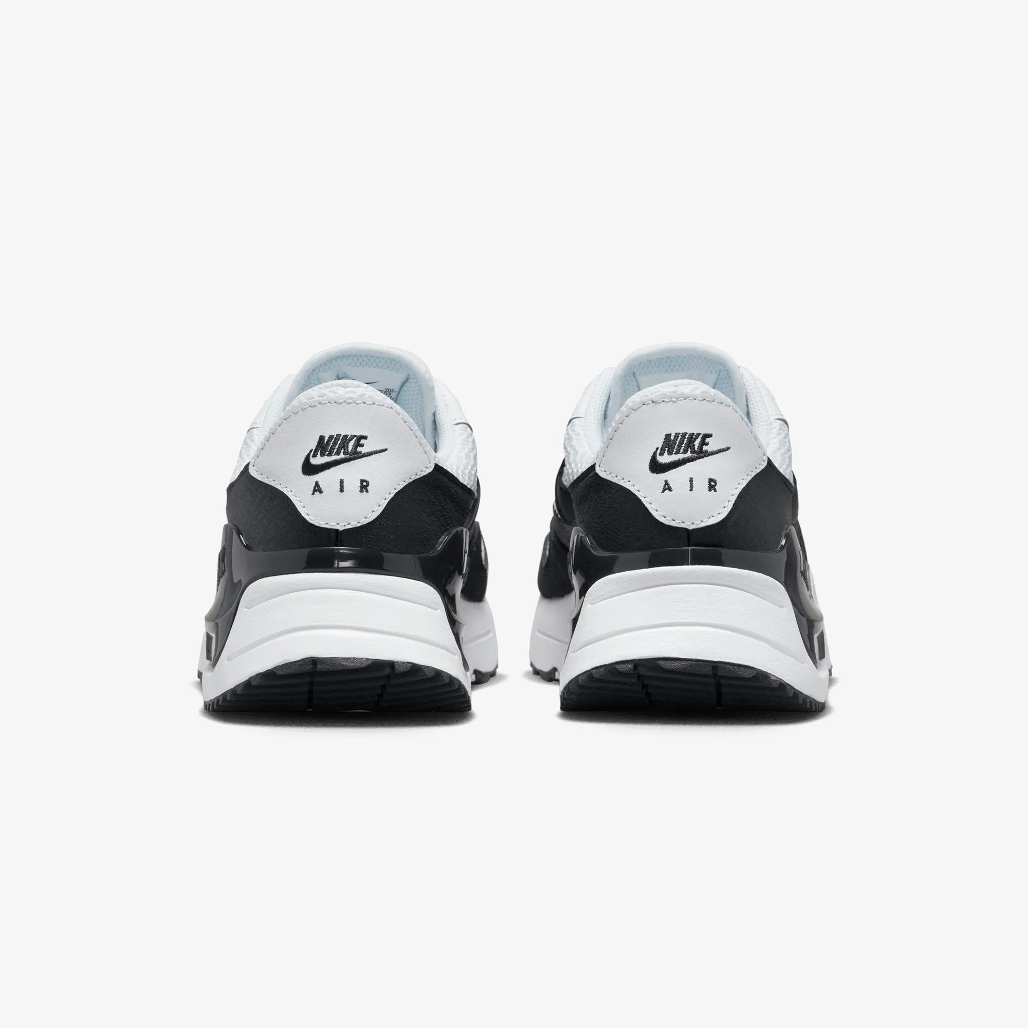 Nike | AIR MAX SYSTM { WHITE/BLACK-SUMMIT WHITE SportyDesign temperature regulation