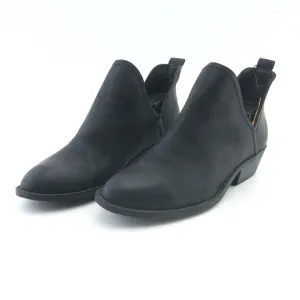 Urban Detail UNIVERSAL THREAD .