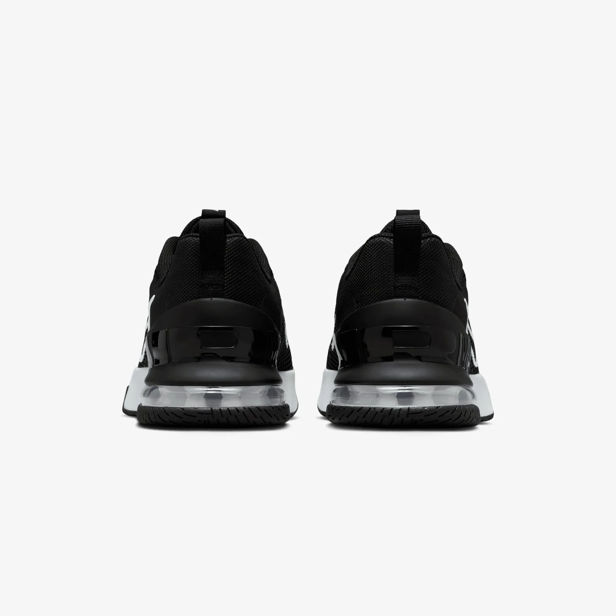 Retro-inspired cushioning Nike | AIR MAX ALPHA TRAINER 6 { BLACK/WHITE-BLACK