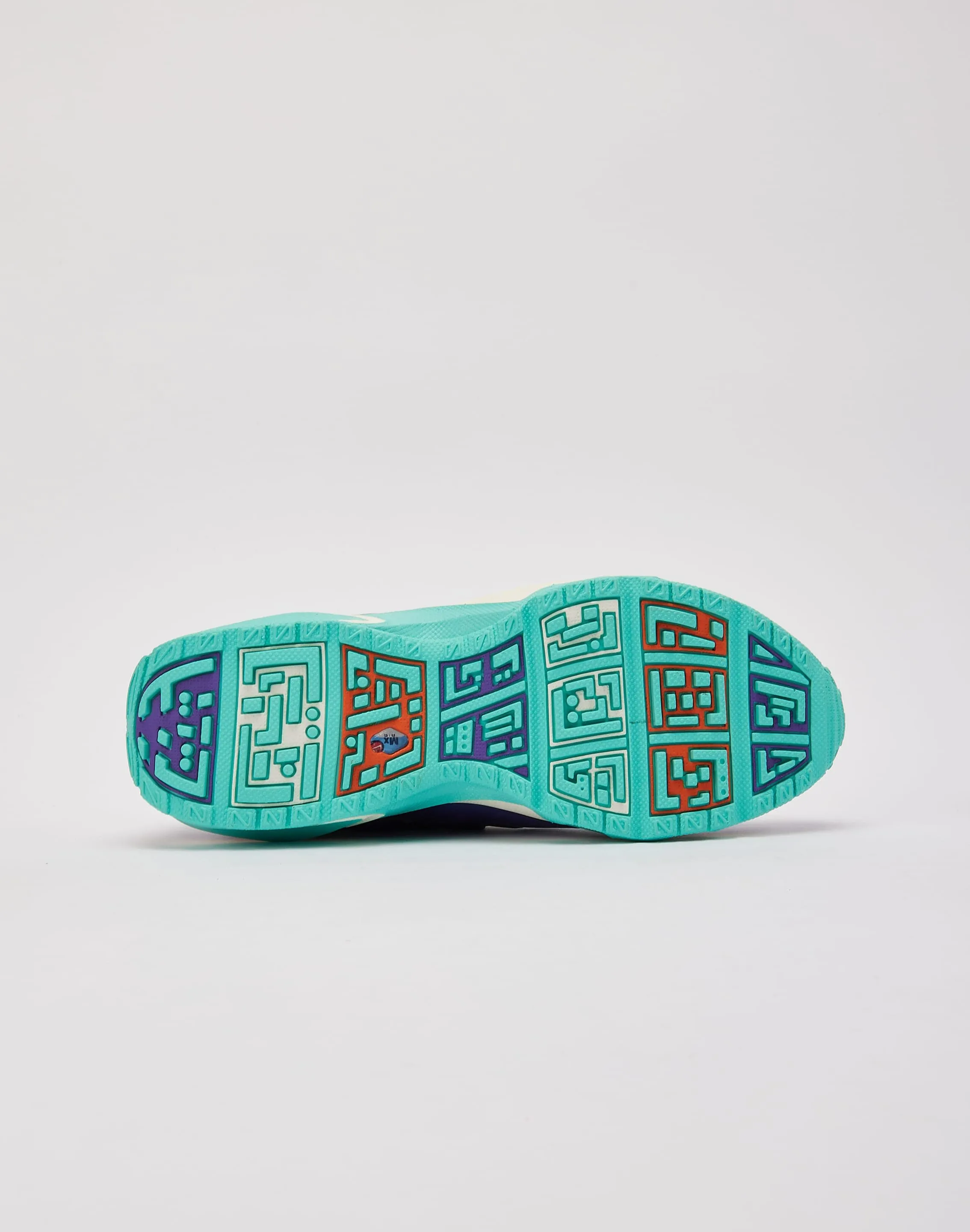 youth running footgear running in the evening shoes Nike Air Max SNDR 'Doernbecher Freestyle'