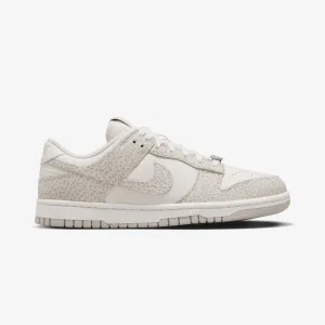 Travel Comfort NIKE | DUNK LOW PREMIUM { PHANTOM/PHOTON DUST-LT SMOKE GREY