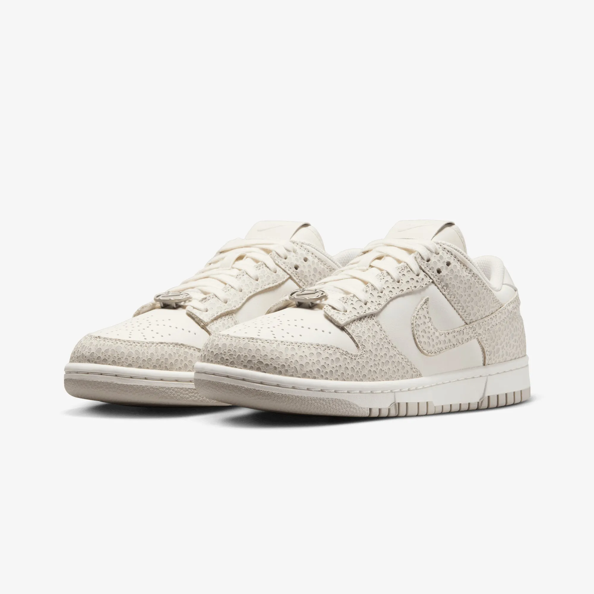 NIKE | DUNK LOW PREMIUM { PHANTOM/PHOTON DUST-LT SMOKE GREY Street Utility