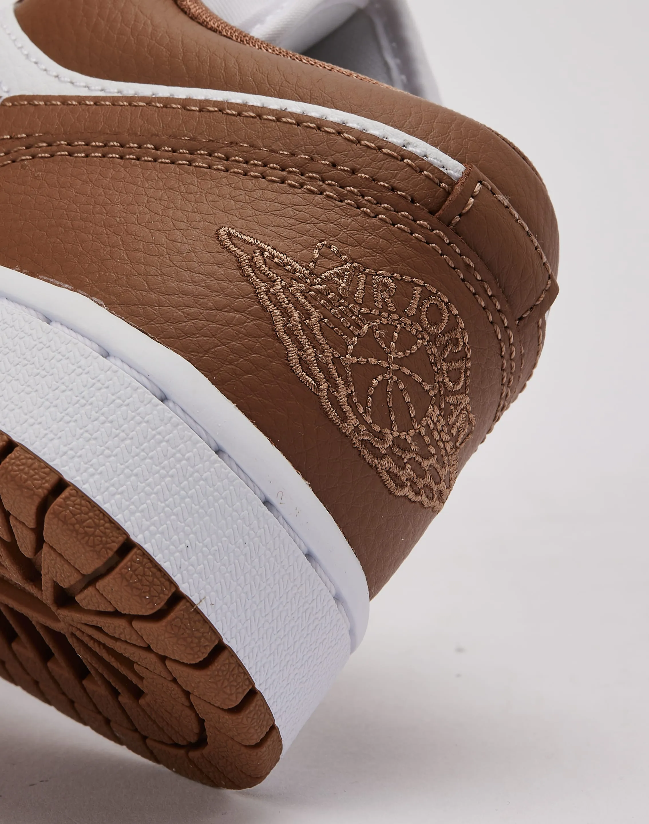 Jordan Air Jordan 1 Low All Court ShockDispersing