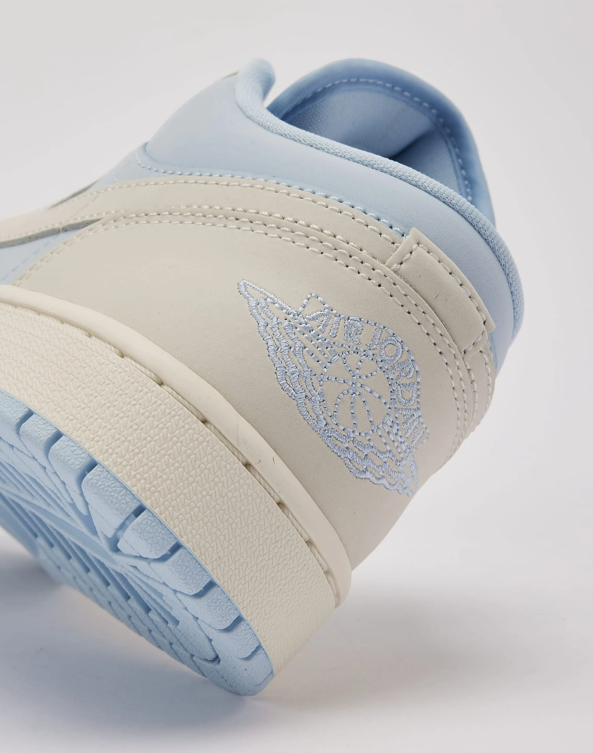 Step Sharp Jordan Air Jordan 1 Low SE