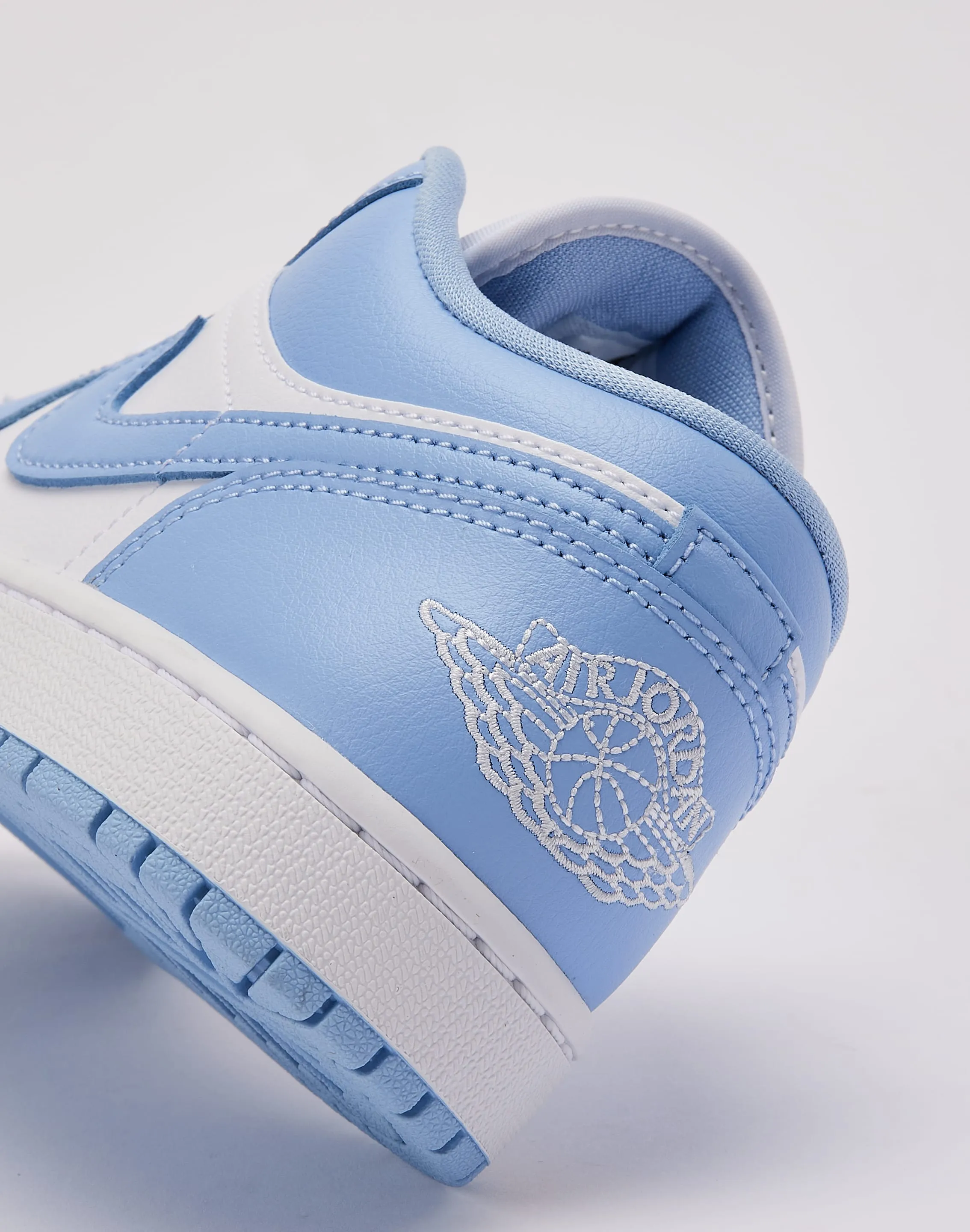 Contoured Chassis Jordan Air Jordan 1 Low