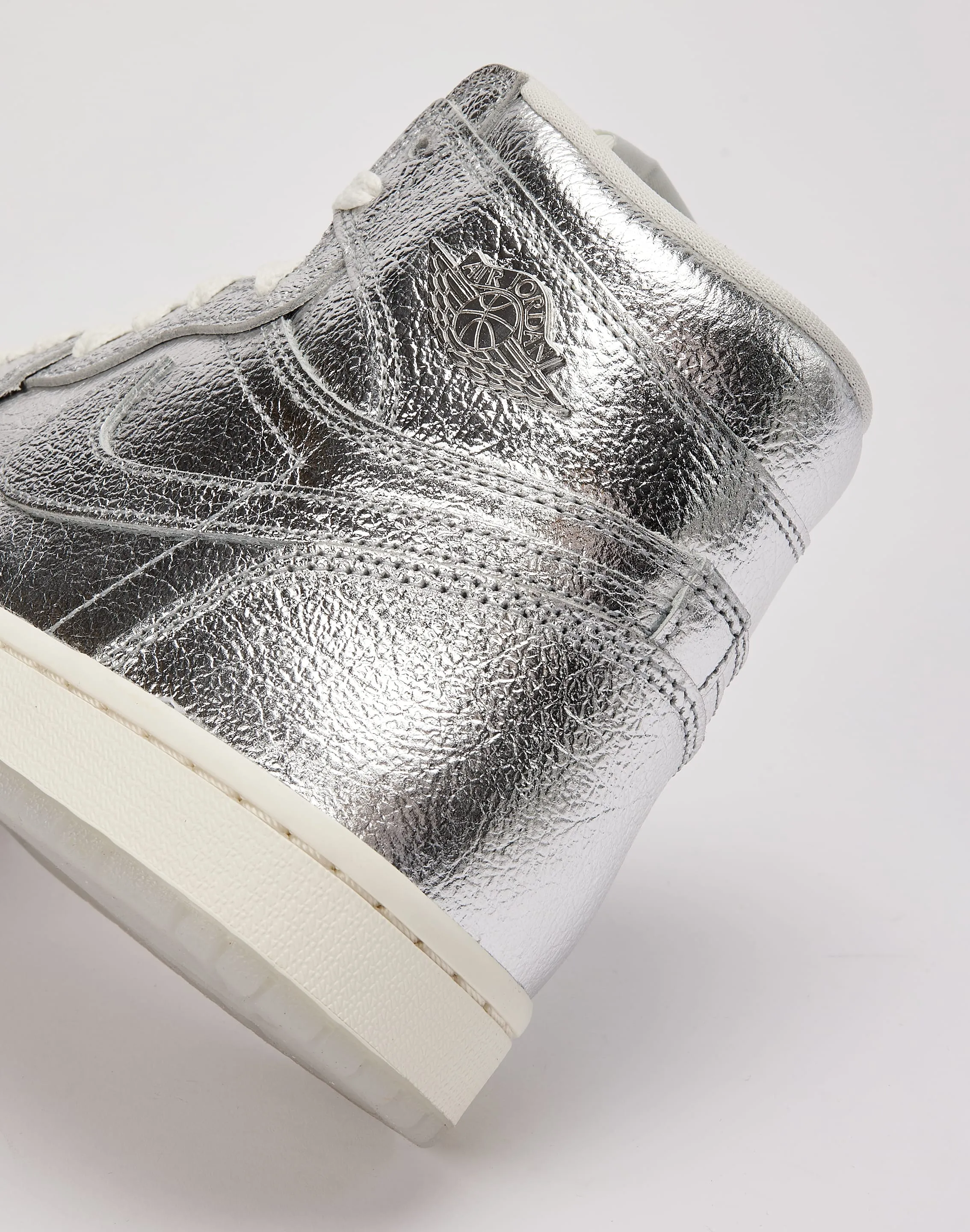 Durable outsole Jordan Air Jordan 1 Retro High OG 'Chrome'
