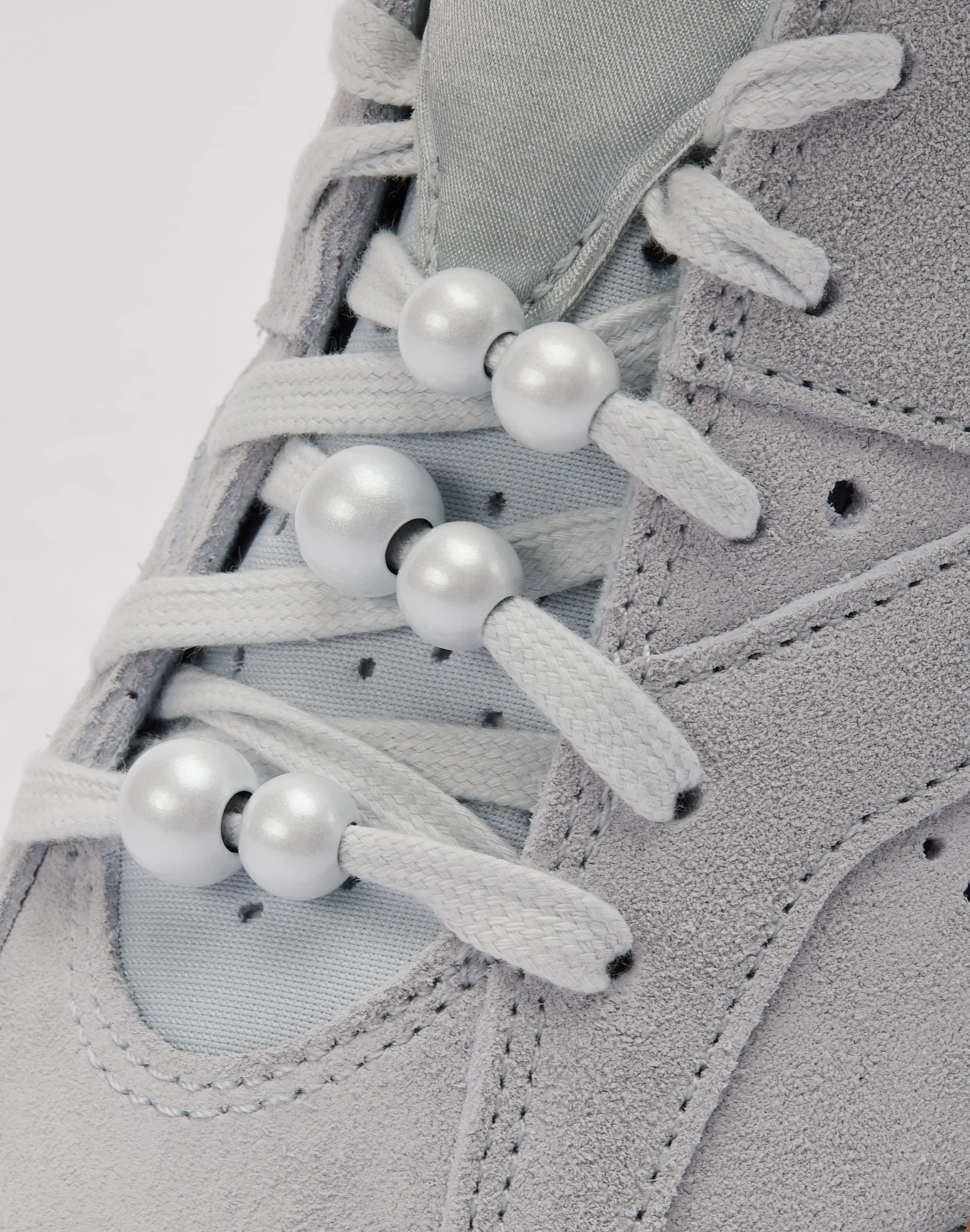 Jordan Air Jordan 6 Retro 'Pearl' Triple Density Foam Multi Directional Tread Design