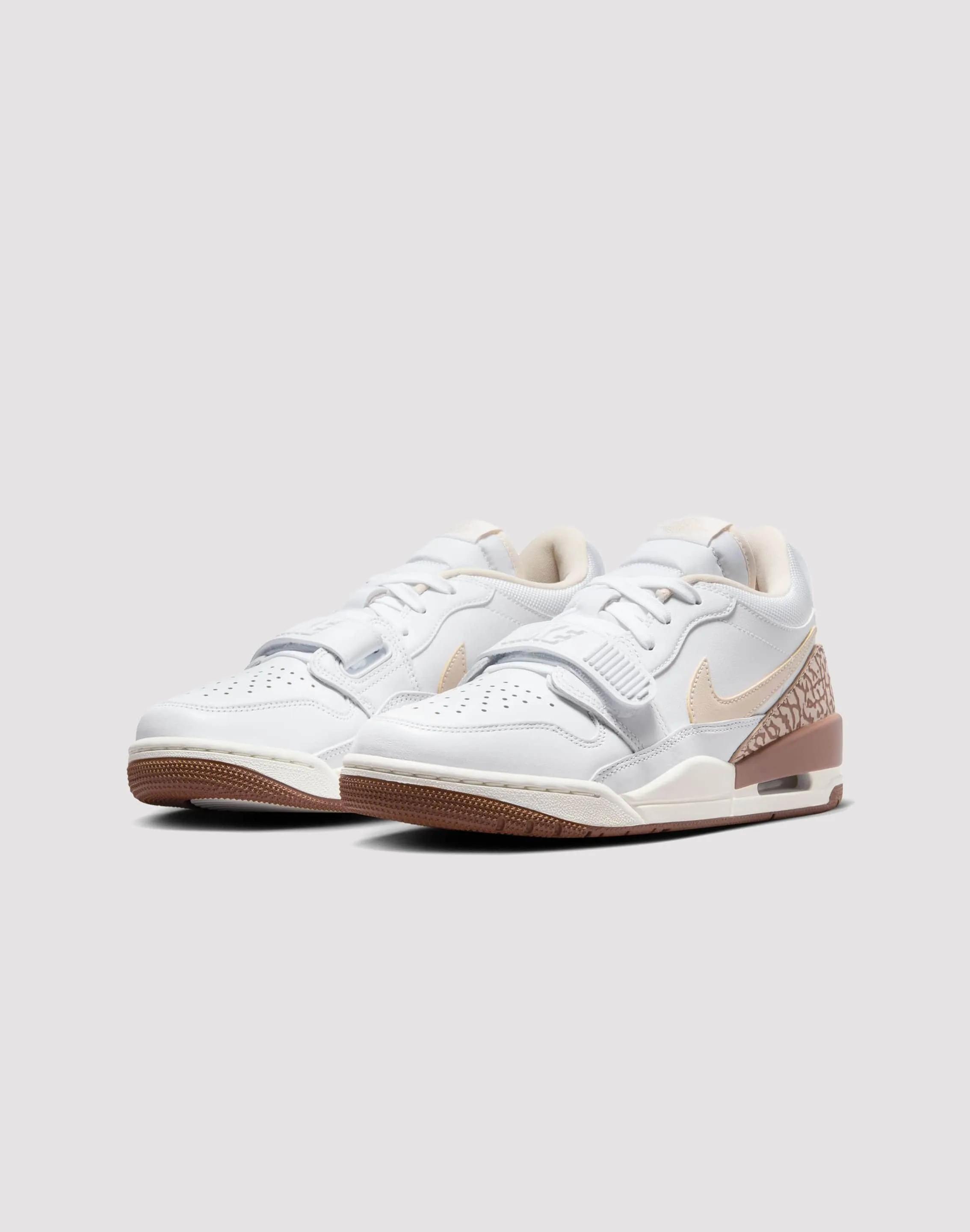 Jordan Legacy 312 Low White/Legend Lt Brown/Archaeo Brown/Sail Fitness Sock Like Collar
