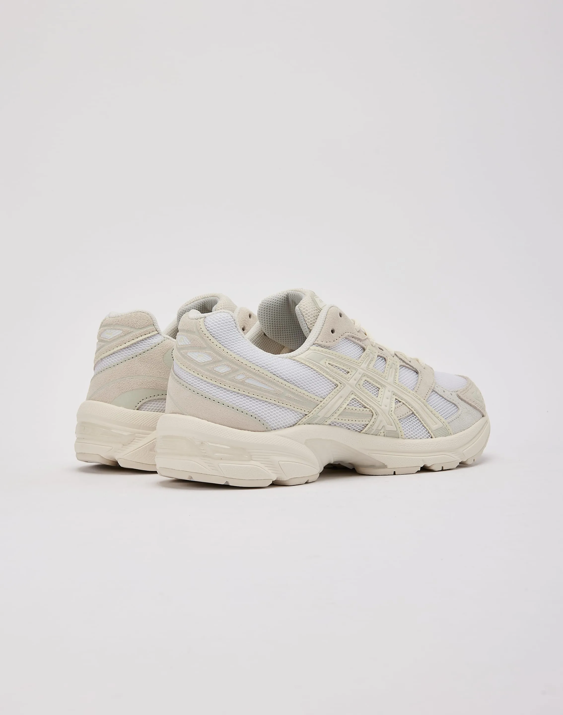 Asics GEL-1130 action - themed running wear