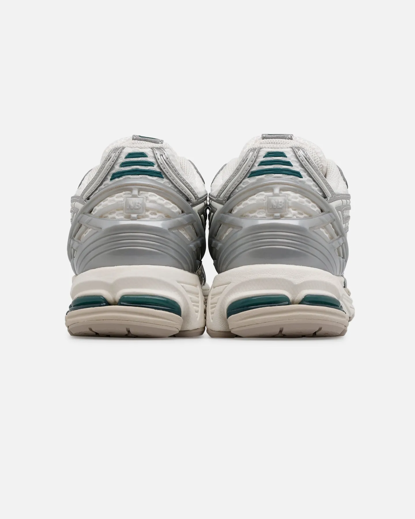 Firm Ground Street Ball New Balance 1906R Silver