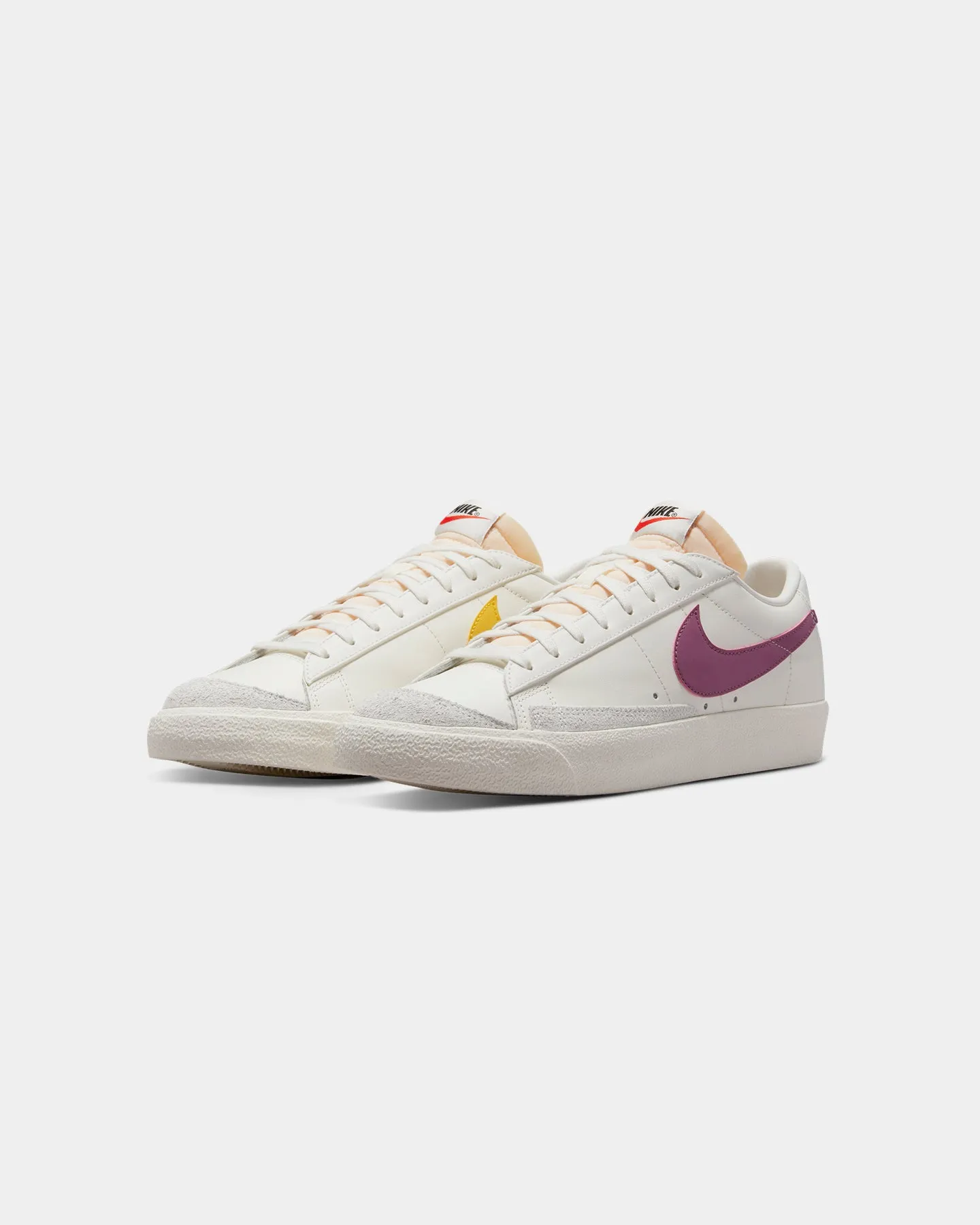 Road grip Nike Blazer Low '77 Vintage Sail/Light Bordeaux/Vivid Sulfur