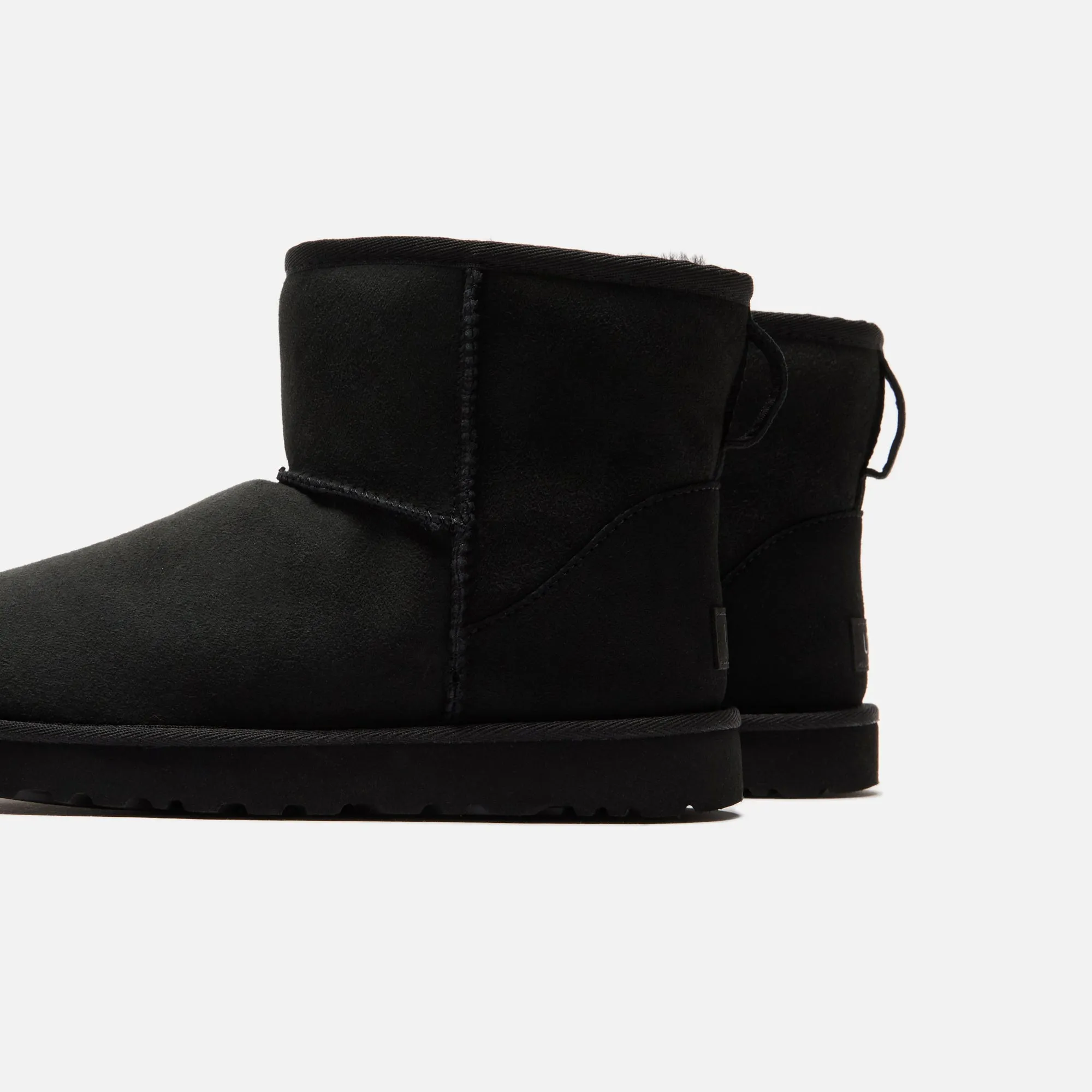 Street Walk slim fit UGG WMNS Classic Mini II - Black