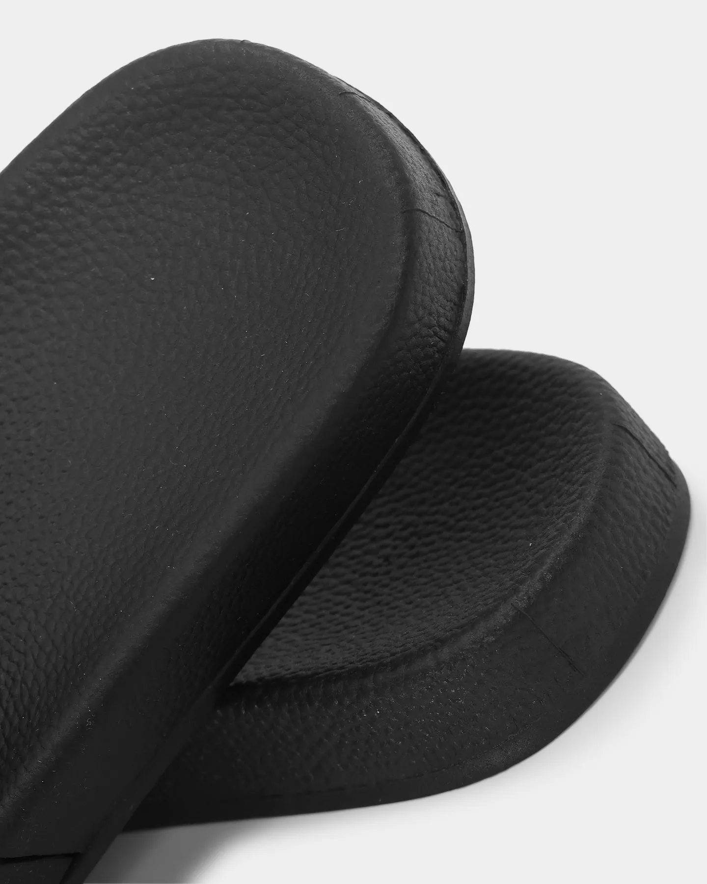 PYRA Location Slides Black/Black Anti Odor