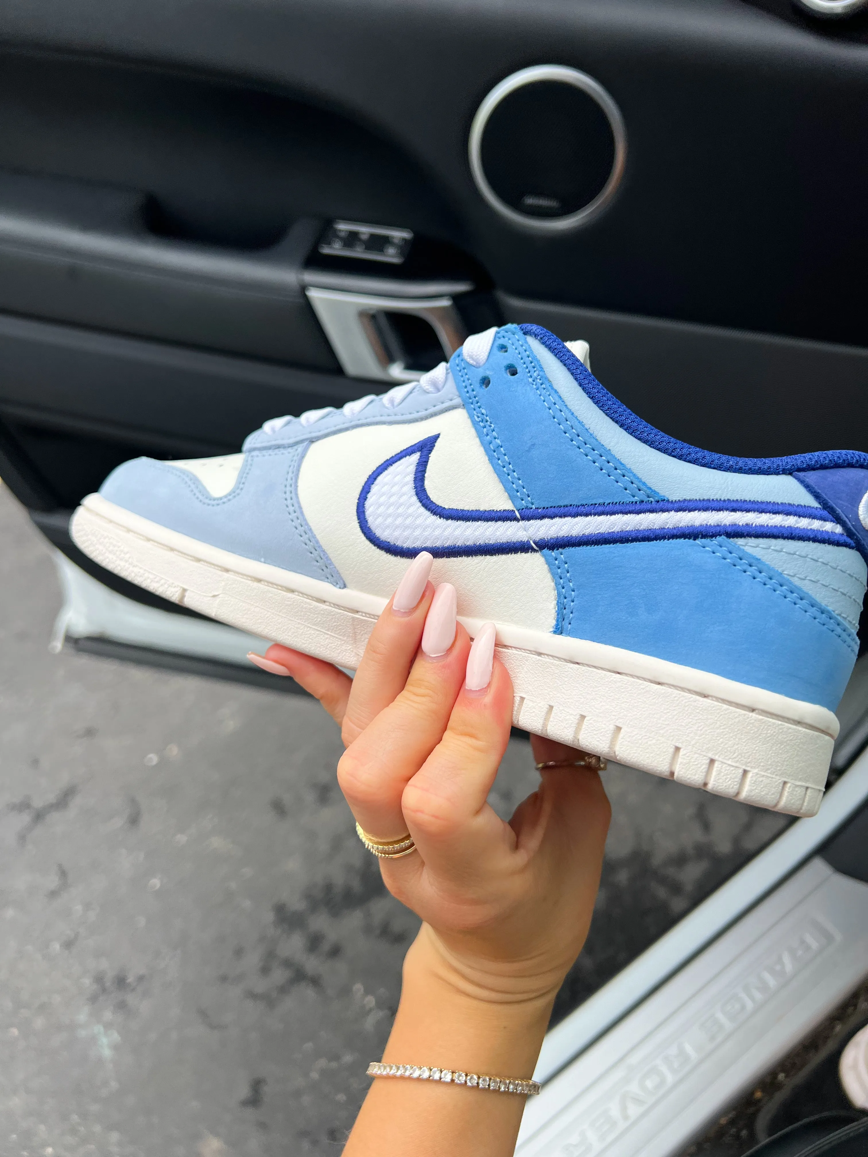 Americana Swarovski Womens Nike Dunk Shoes Foot Control travel mode