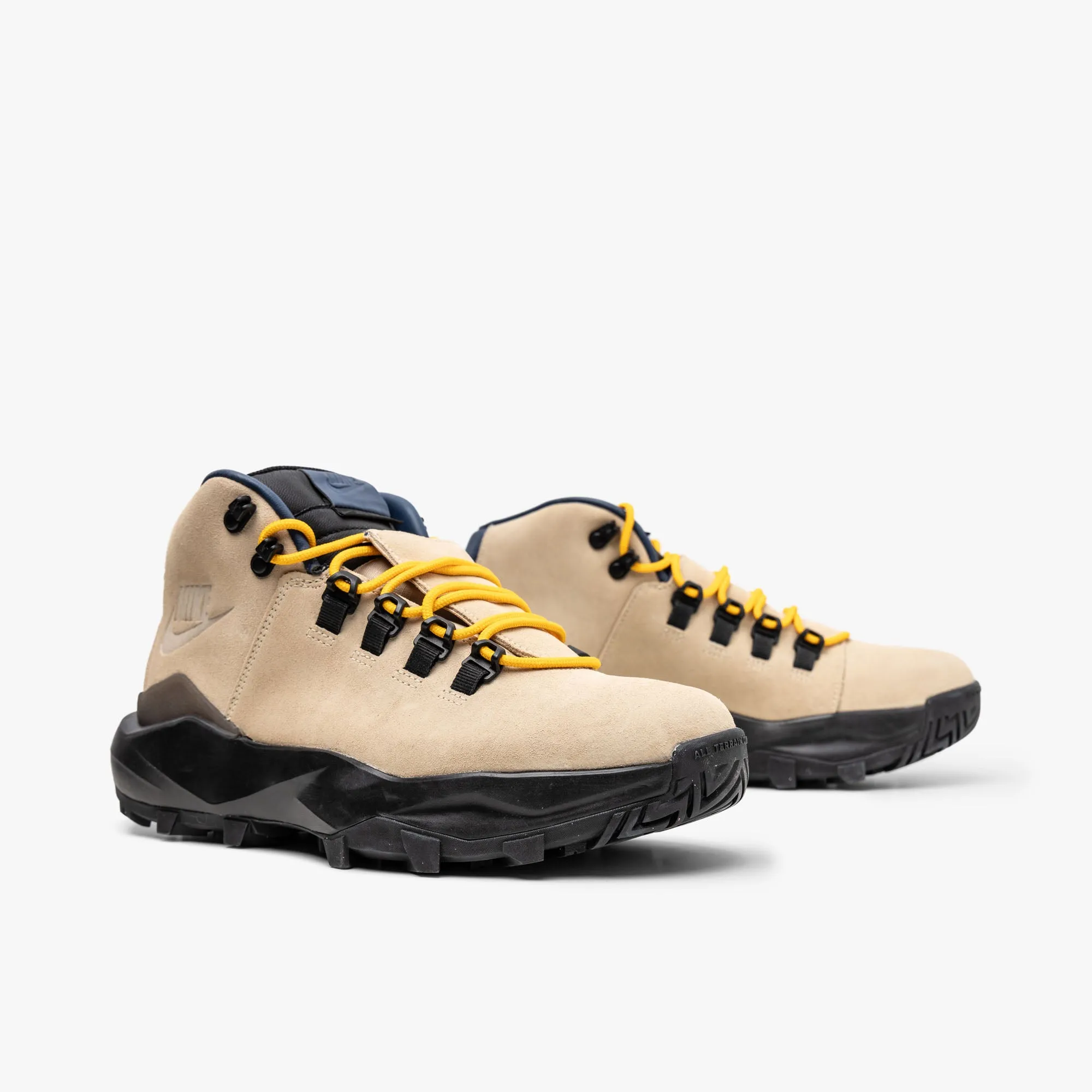 chic aesthetic Nike Cygnal Light Orewood Brown / Navy - Black