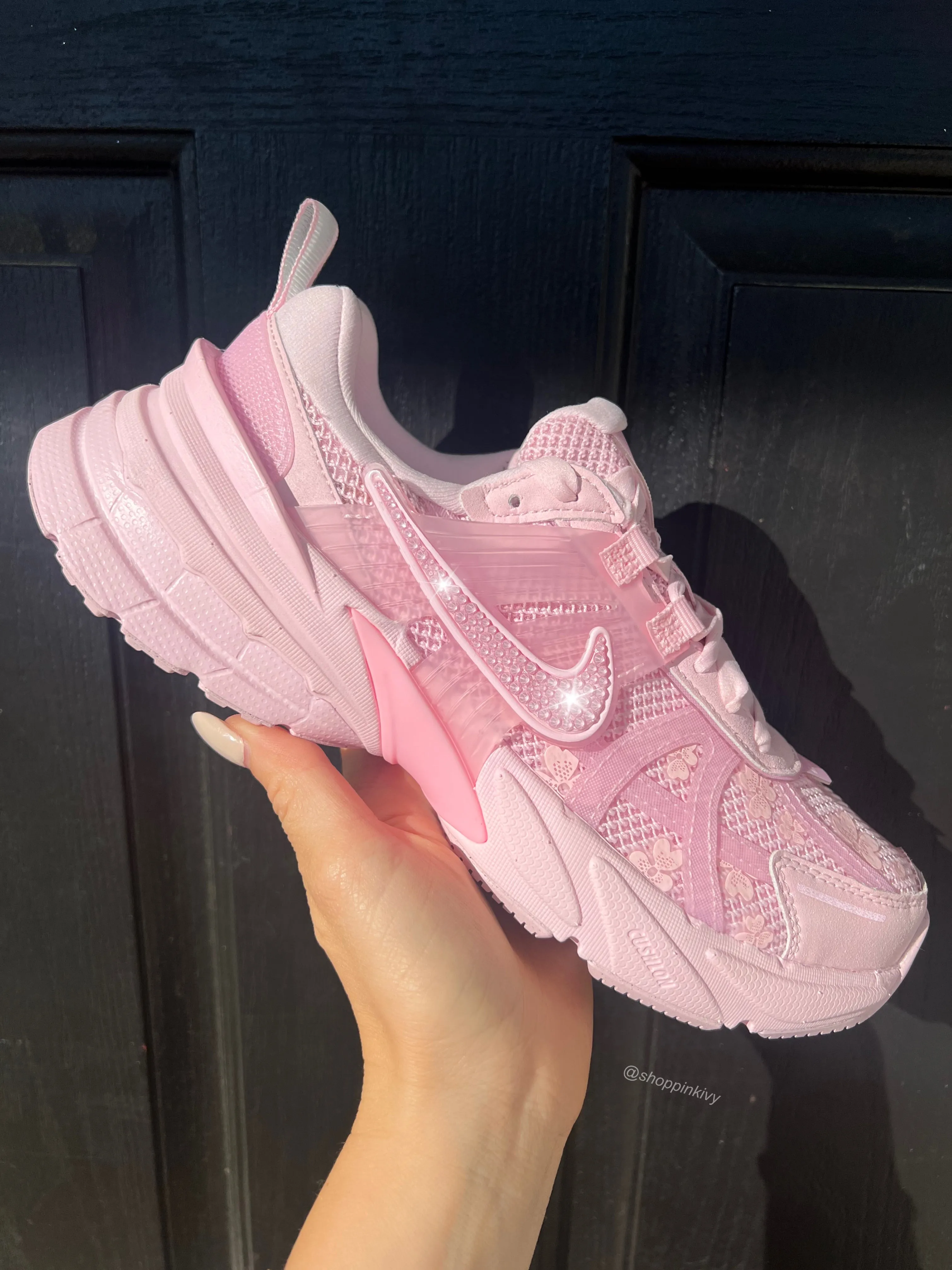 Clean Shape College Trend Pink Lace Special Edition Swarovski Womens Nike V2K Shoes