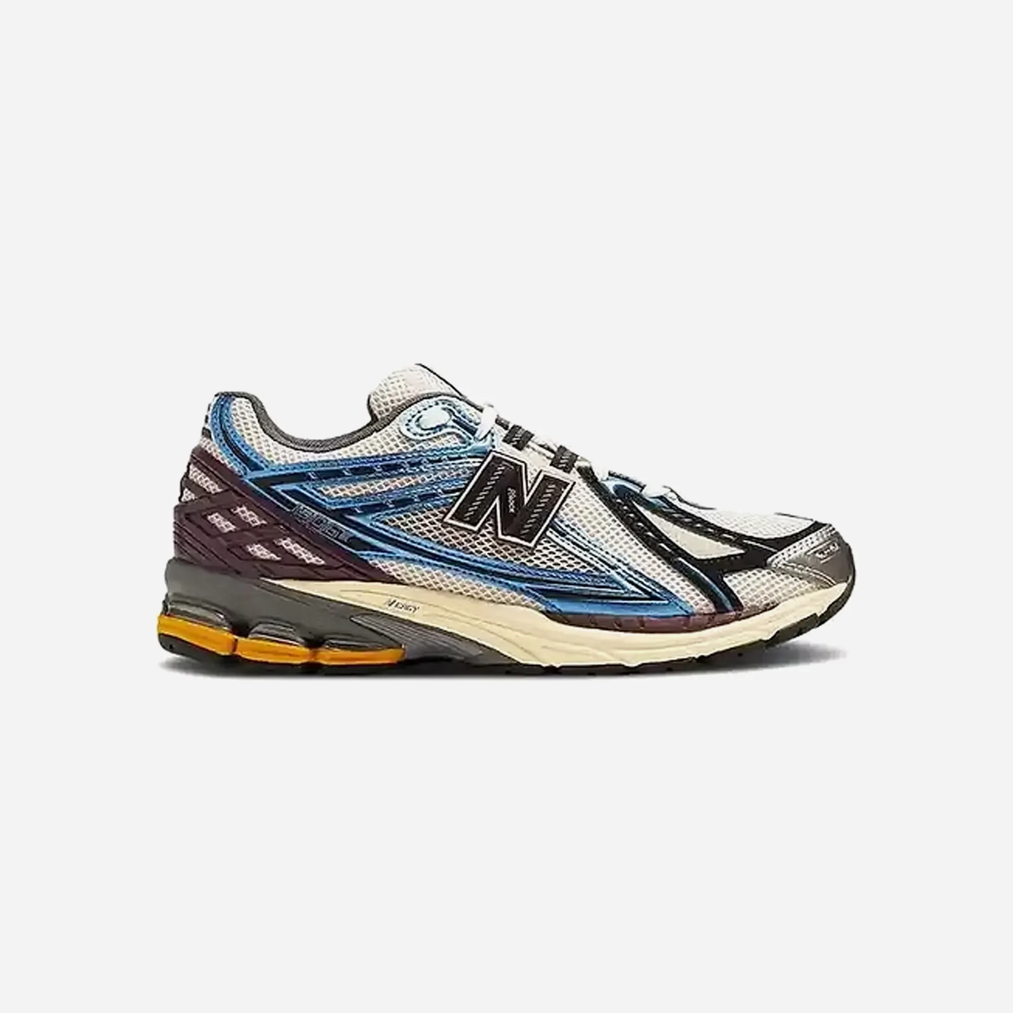 solo runs Road Training New Balance 1906R Metallic Blue